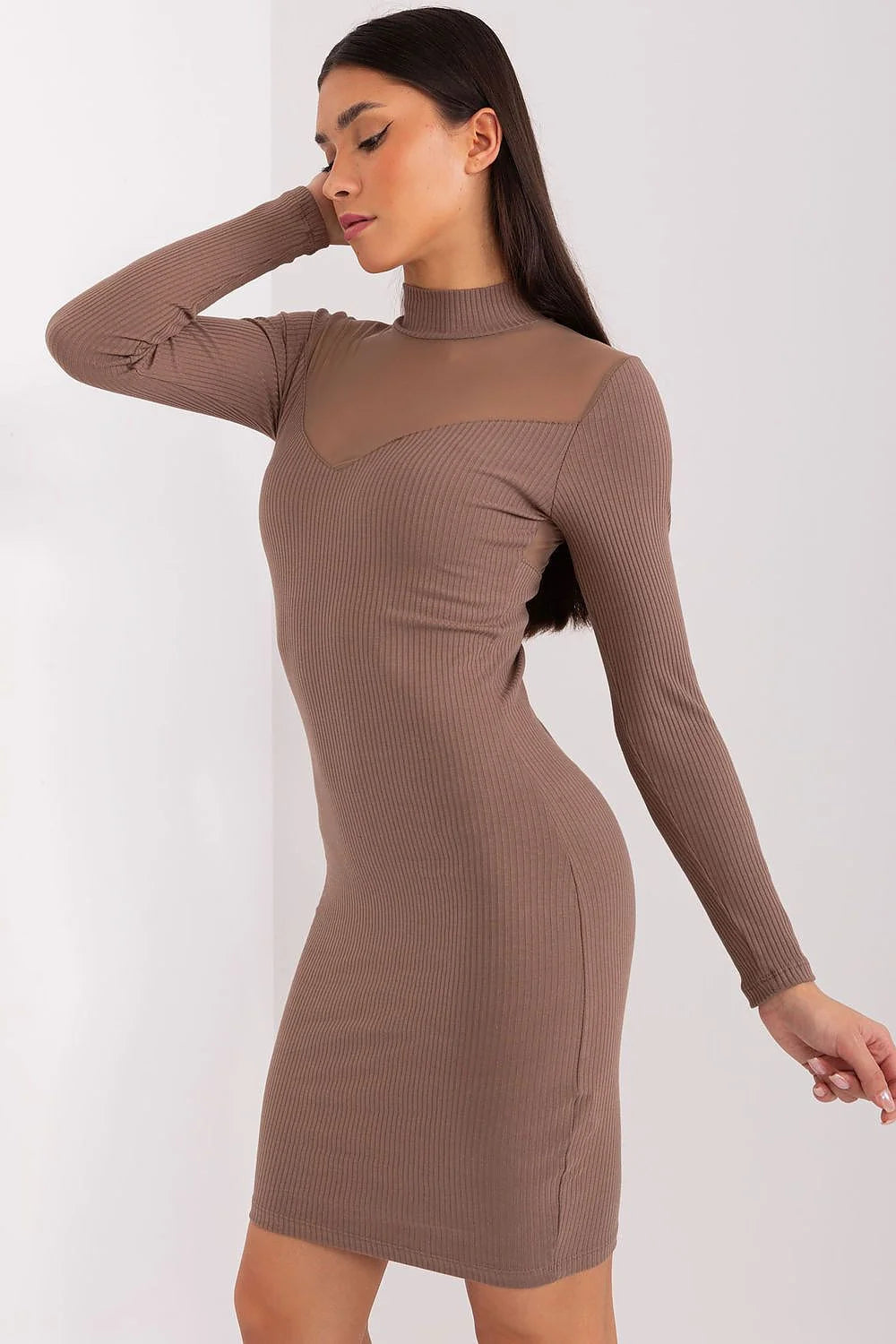 Robe ajustée pour femmes couleur marron clair maille côtelée manches longues buste transparent motif cœur dos nu style moderne