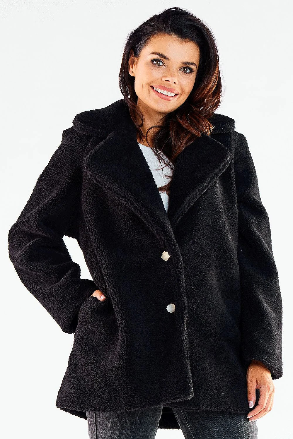 Manteau en fausse fourrure camel ample col large fermeture pressionnée poches latérales doublure en tissu polyester 100% Pologne femme automne hiver