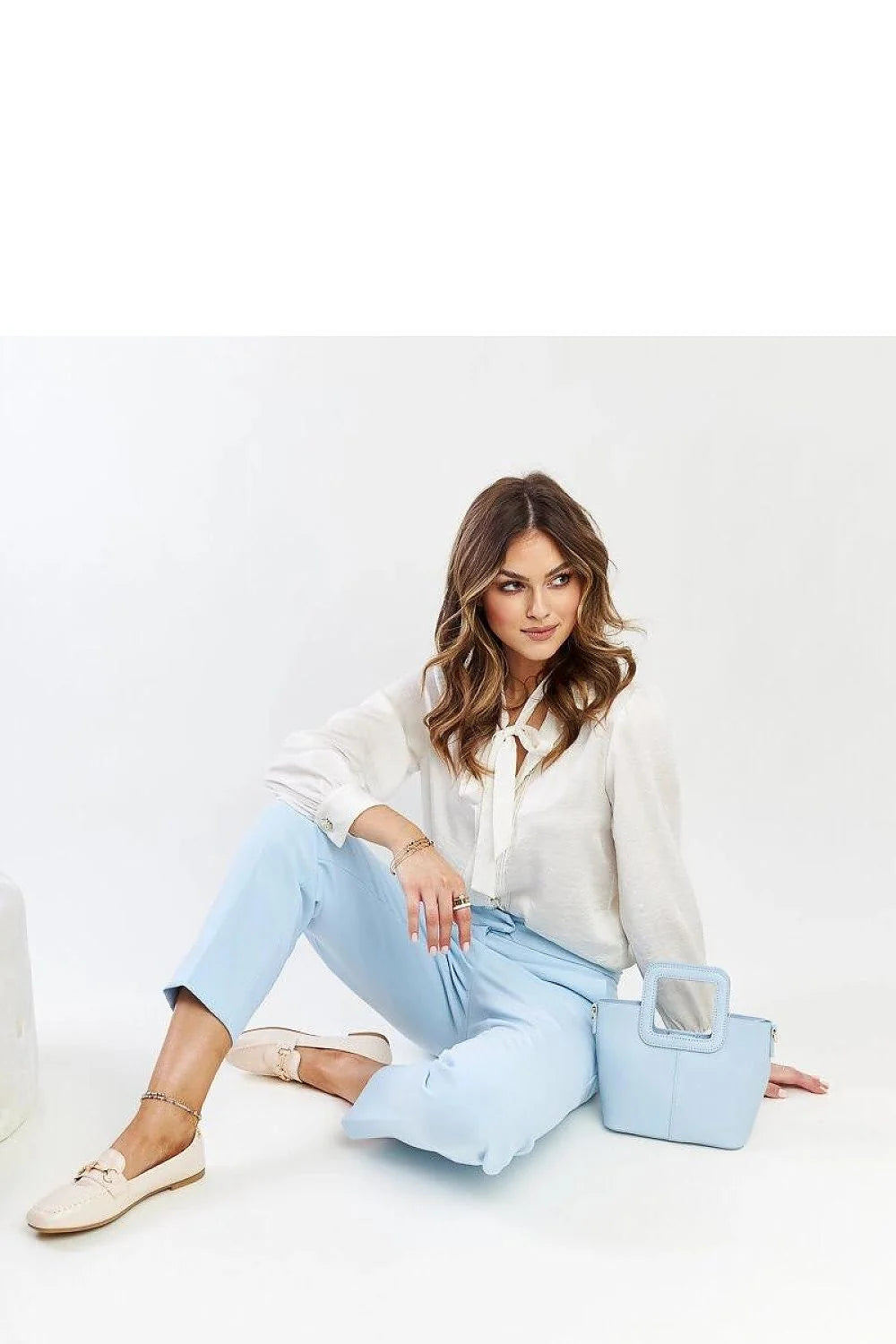 Mocassins pour femmes design moderne élégant couleur beige clair matériaux haute qualité confort durabilité