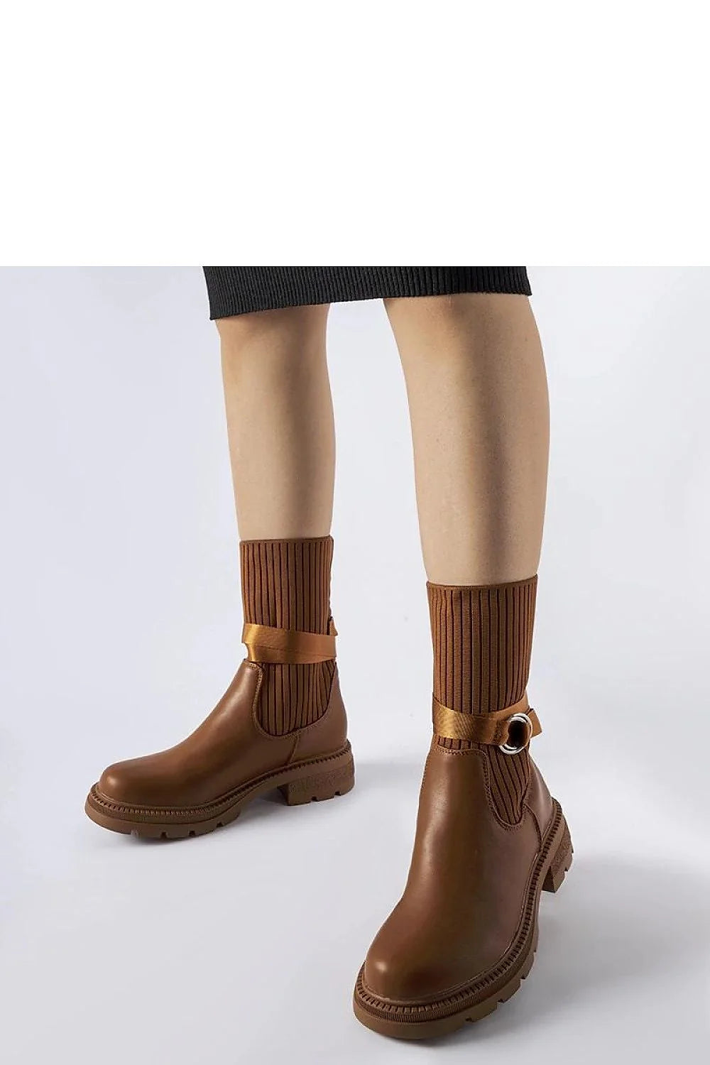 Bottes femmes contemporaines élégantes couleur marron cuir lisse textile côtelé tige mi-haute bout rond semelle crantée