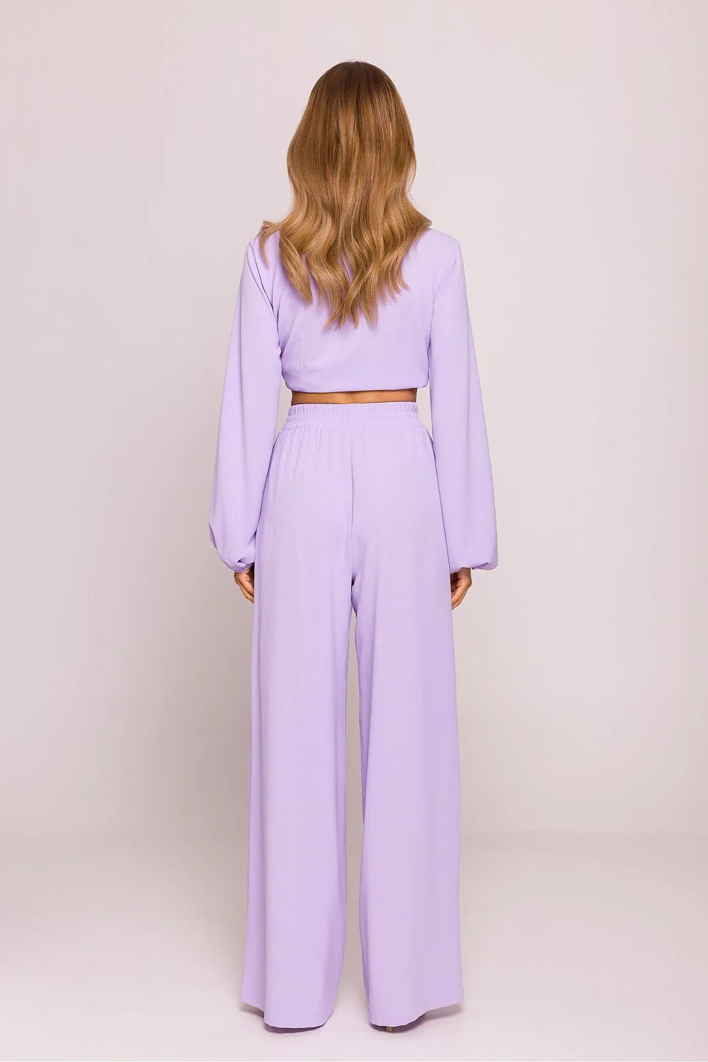 ensemble élégant moderne lavande deux pièces haut croisé noué décolleté V manches bouffantes longues pantalon palazzo taille haute élastiquée larges