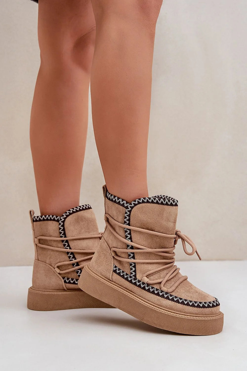 Bottes de neige pour femmes style moderne confortable daim beige lacets asymétriques semelle anti-dérapante