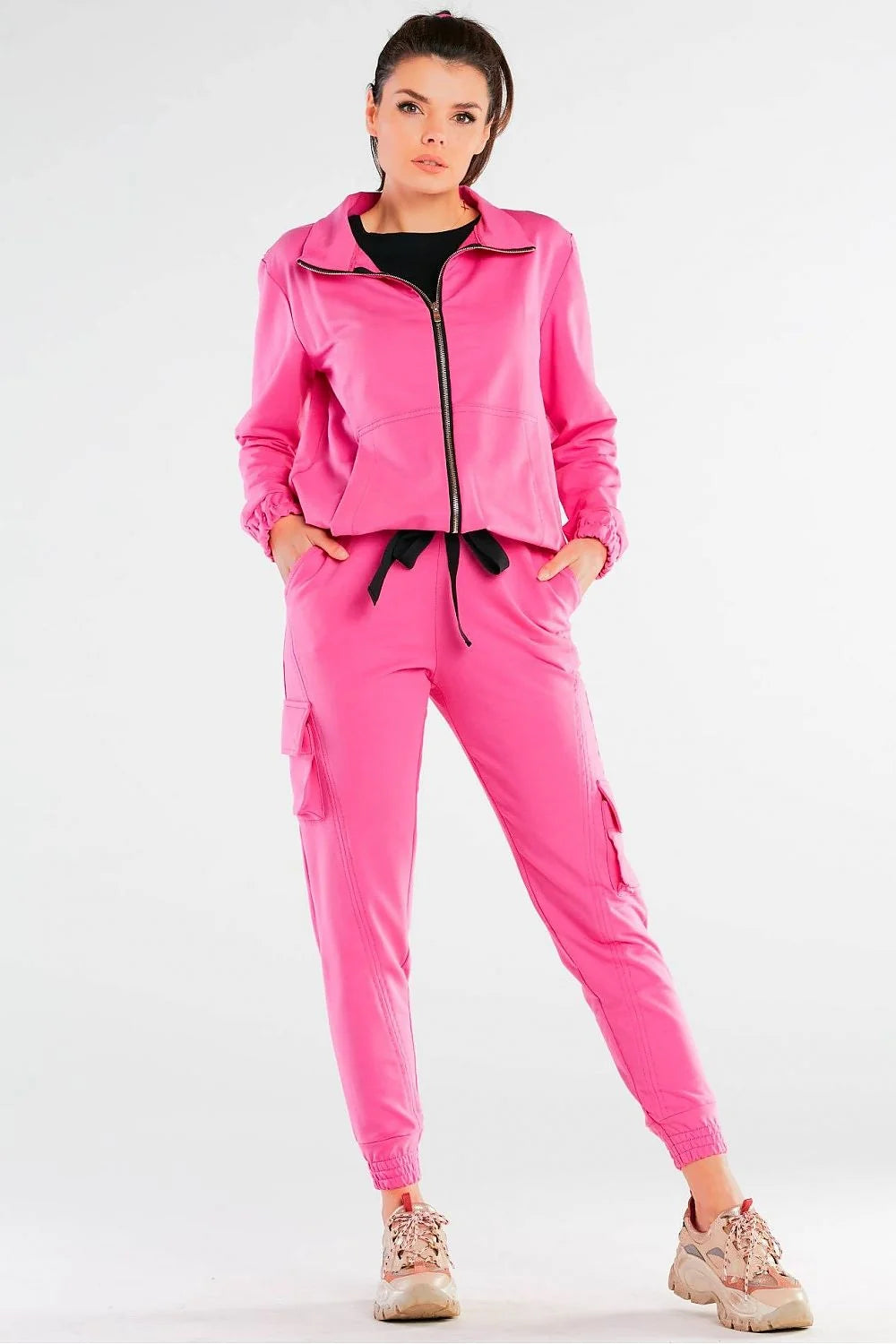 Ensemble sportif femme jaune fluo veste pantalon survêtement style moderne coupe ample col montant fermeture éclair élasthanne polyester respirant