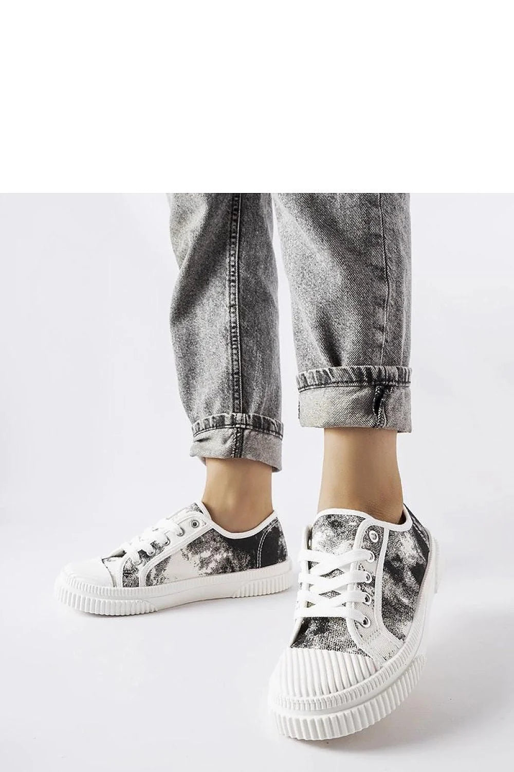 baskets basses modernes effet marbré noir blanc toile durable femme respirant confortable semelle caoutchouc crantée adhérence lacets blancs œillets métalliques