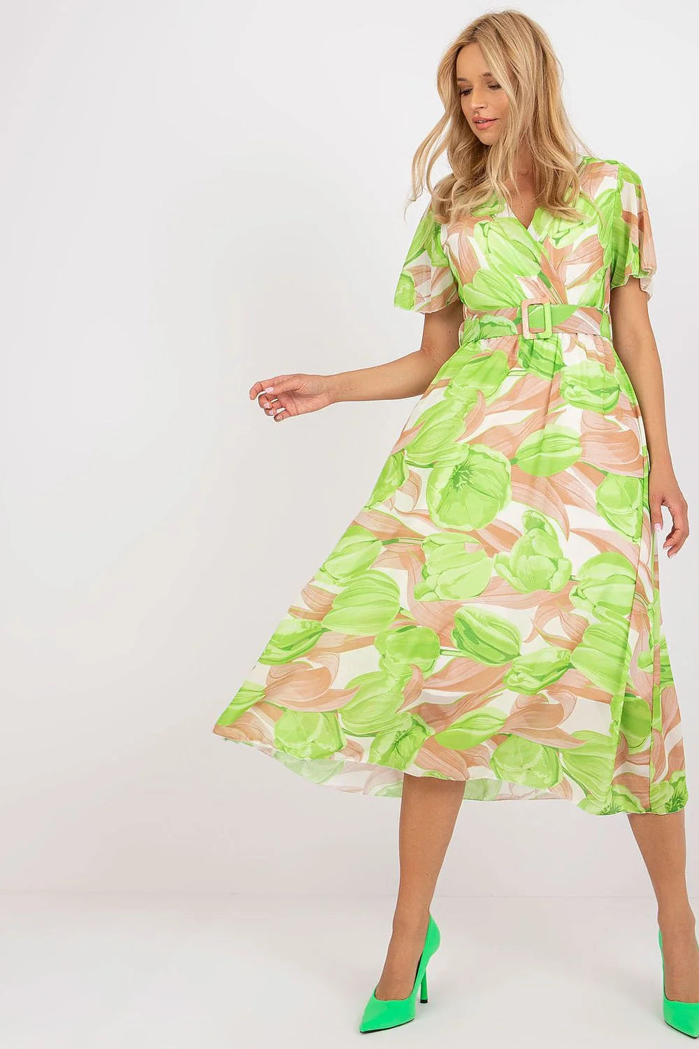 Robe d'été féminine manches courtes style décontracté-chic polyester elasthanne vert blanc robe fluide évasée taille ajustable pour femmes