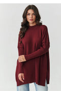 pull oversize femme viscose merlot maille fine col montant côtelé coupe ample tombante manches longues emmanchures basses fentes latérales tunique