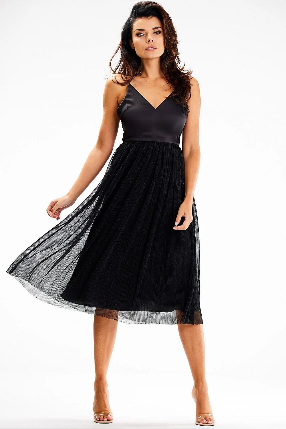 Robe de soirée élégante en satin noir avec jupe plissée et bretelles fines pour femmes