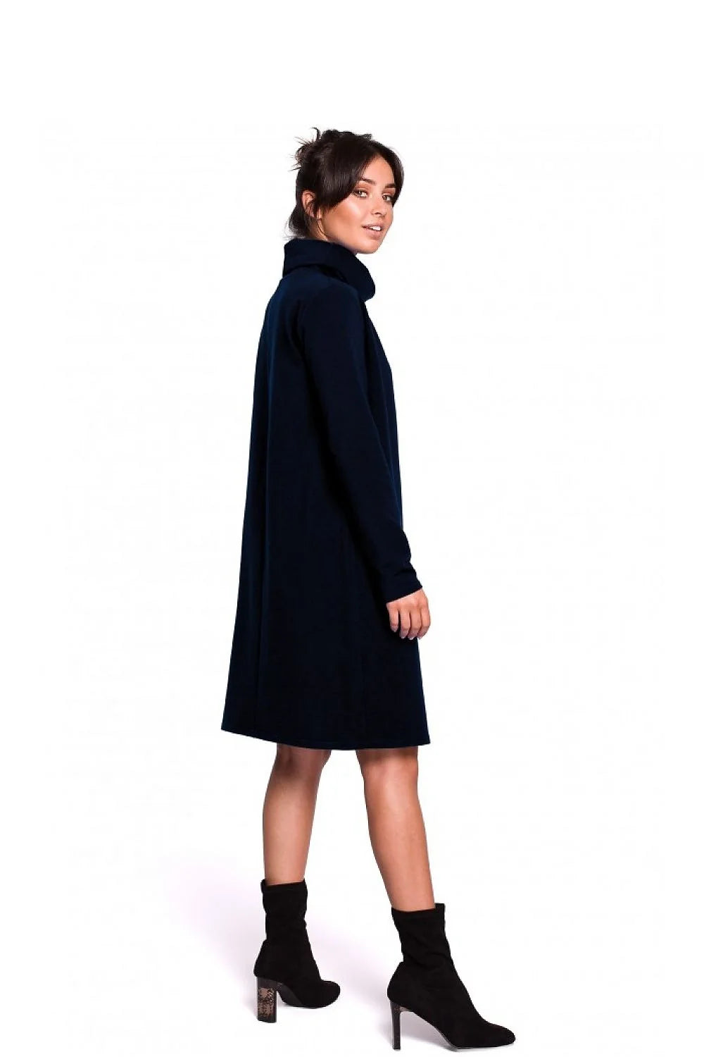 Robe noire coton élasthanne chic casual manches longues col cheminée pour femmes modernes élégantes