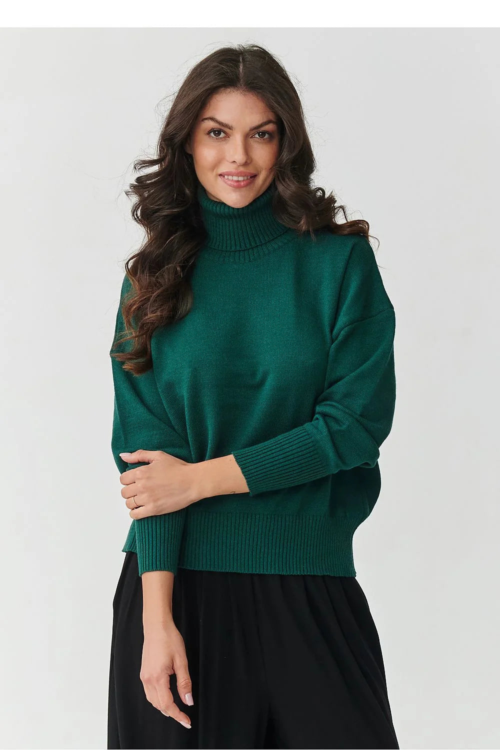 pull femme col roulé oversize boxy maille fine vert sapin côtelée manches longues épaules tombantes douce extensible respirante viscose durable