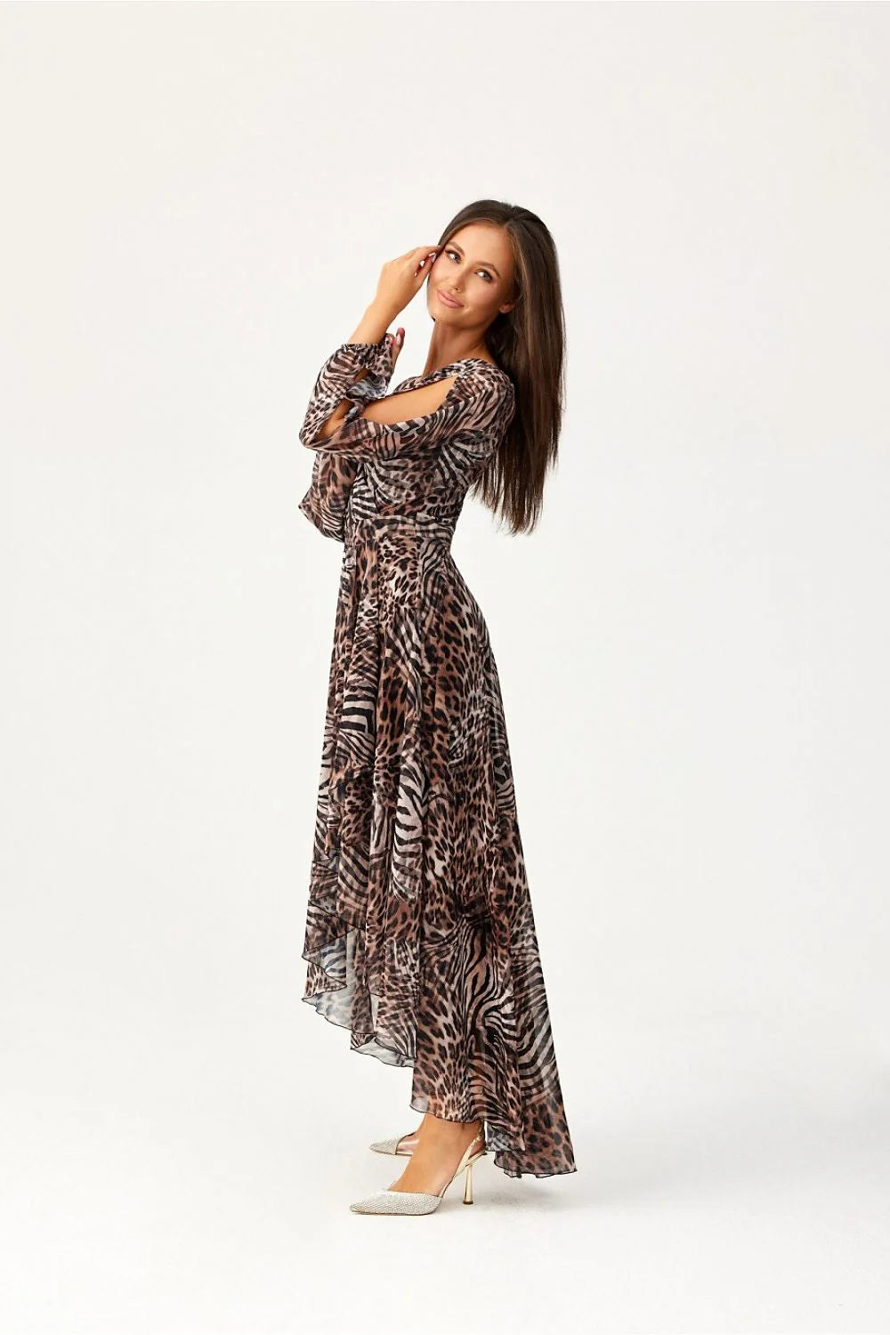 robe asymétrique longue imprimé animal zèbre léopard mousseline beige marron noir Vdécolleté manches bouffantes semitransparentes taille cintrée ceinturée doublée traîne