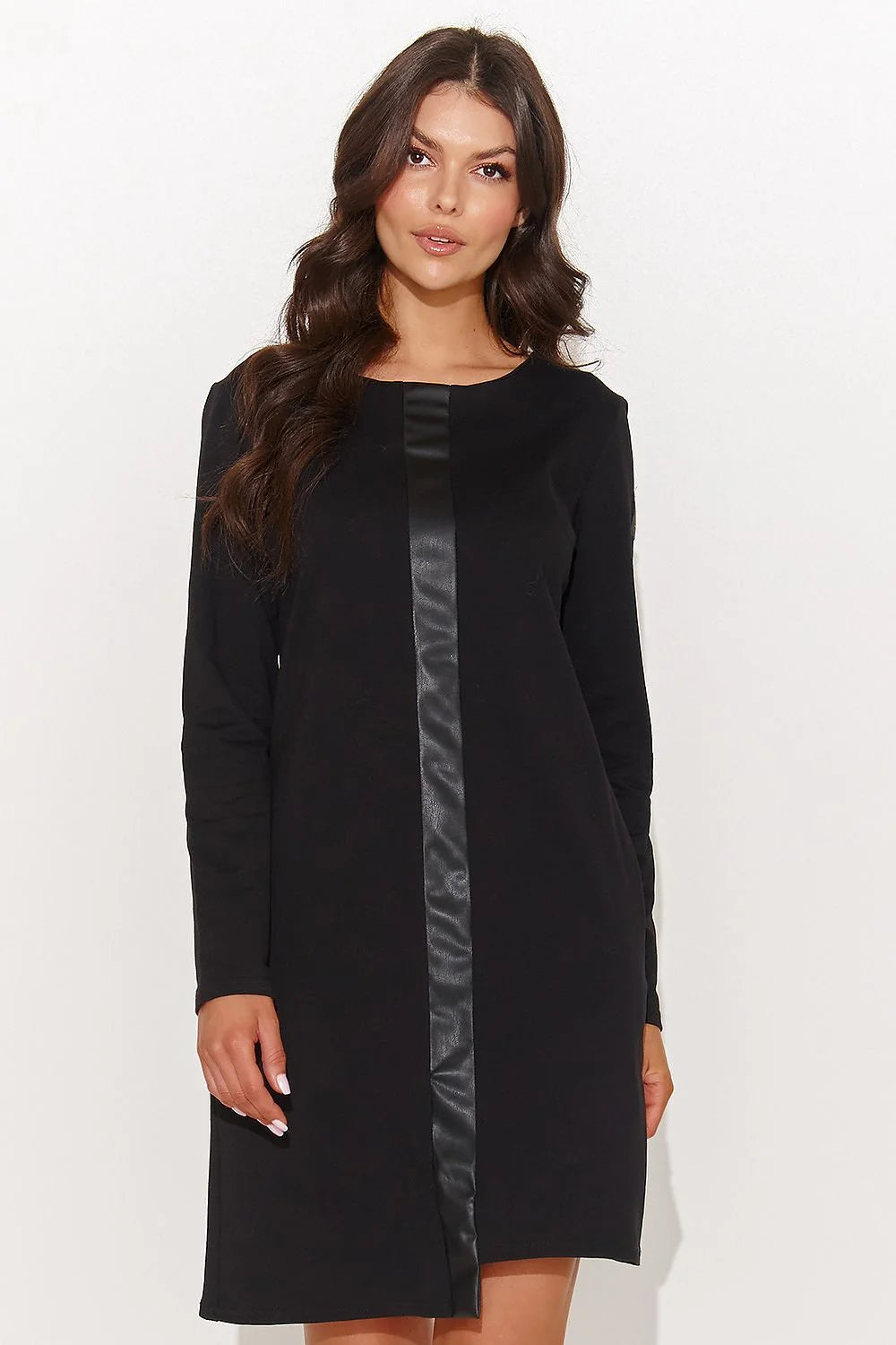 Robe de jour moderne élégante en tissu noir bandes similicuir longues manches encolure ronde coupe droite occasion versatile femme