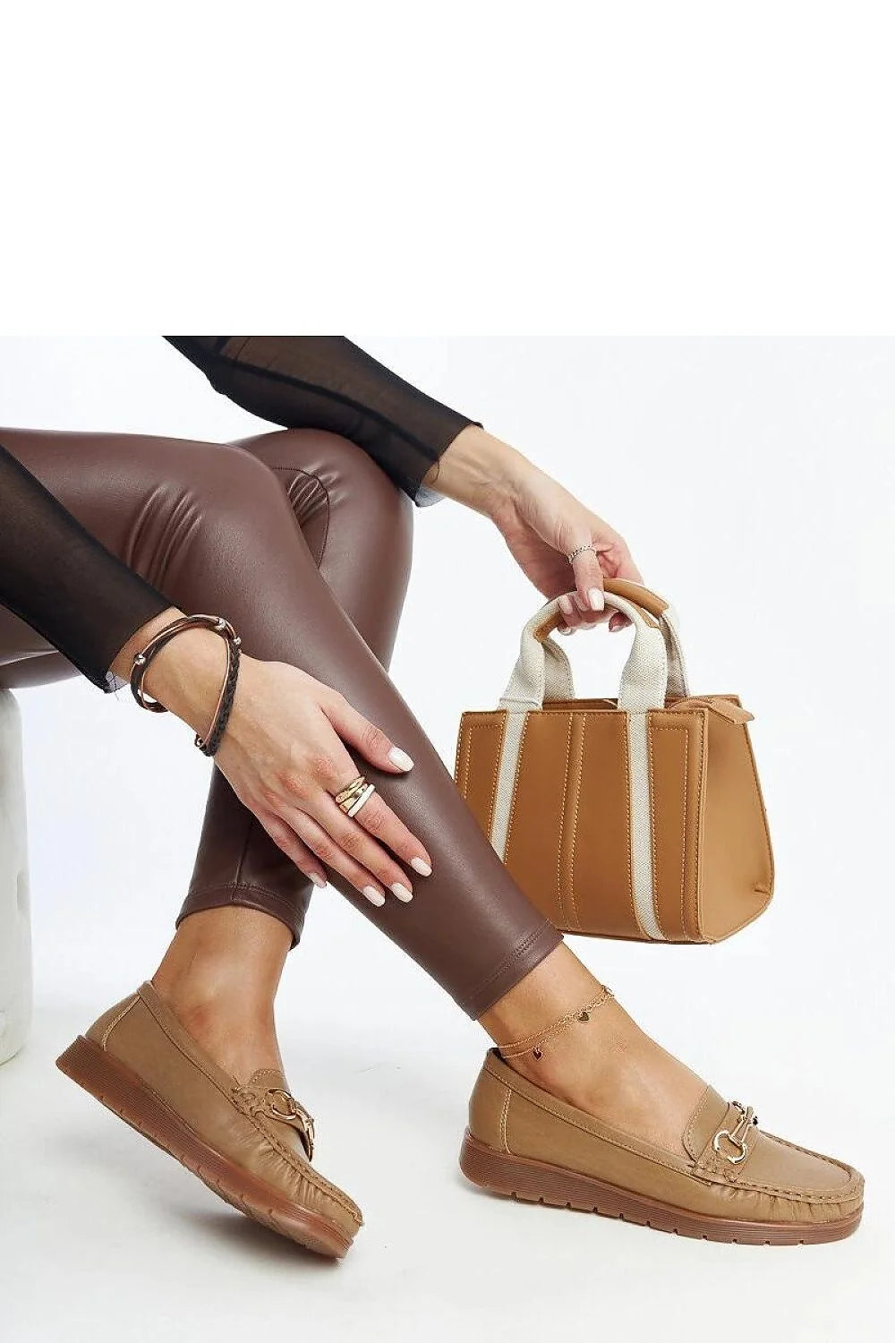 Mocassins classiques pour femme en simili cuir couleur camel design intemporel style casual-chic confortable et durable