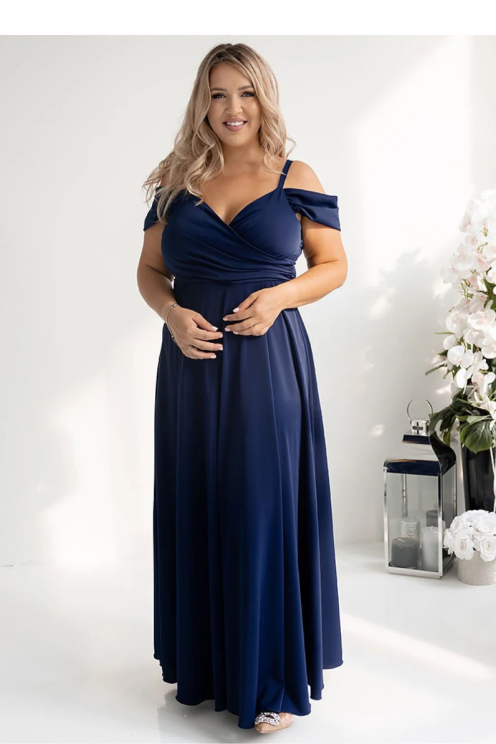 robe longue soirée bleu marine cachecoeur bretelles fines manches tombantes coupe empire corsage drapé fronces taille jupe fluide légère cérémonie