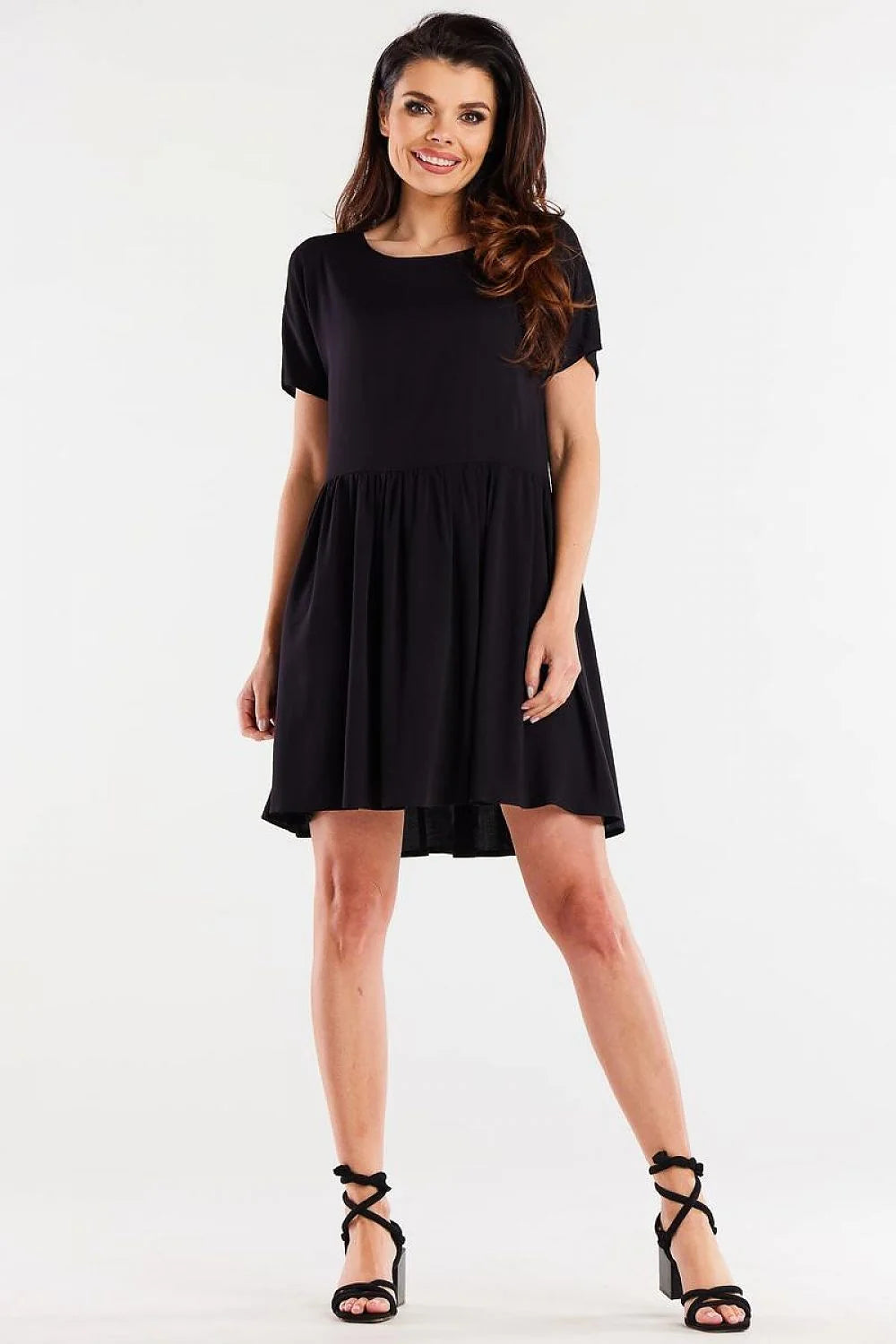 Robe de jour élégante en viscose noire coupe ample manches courtes col rond ourlet asymétrique femme