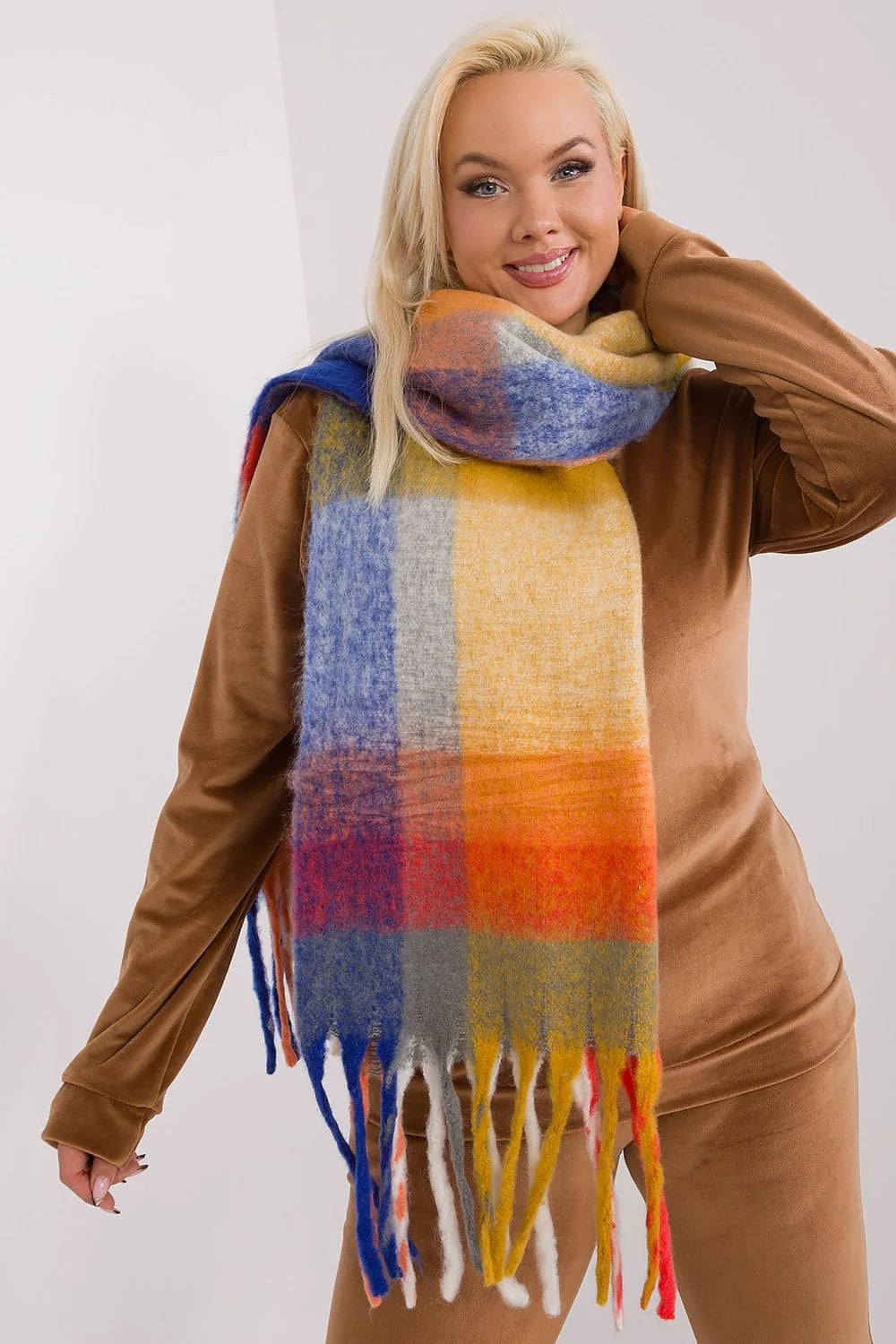 Écharpe femme carreaux multicolores polyester résistant pompons hiver automne style audacieux texture douce franges couleur vive accessoire mode polyvalent saison