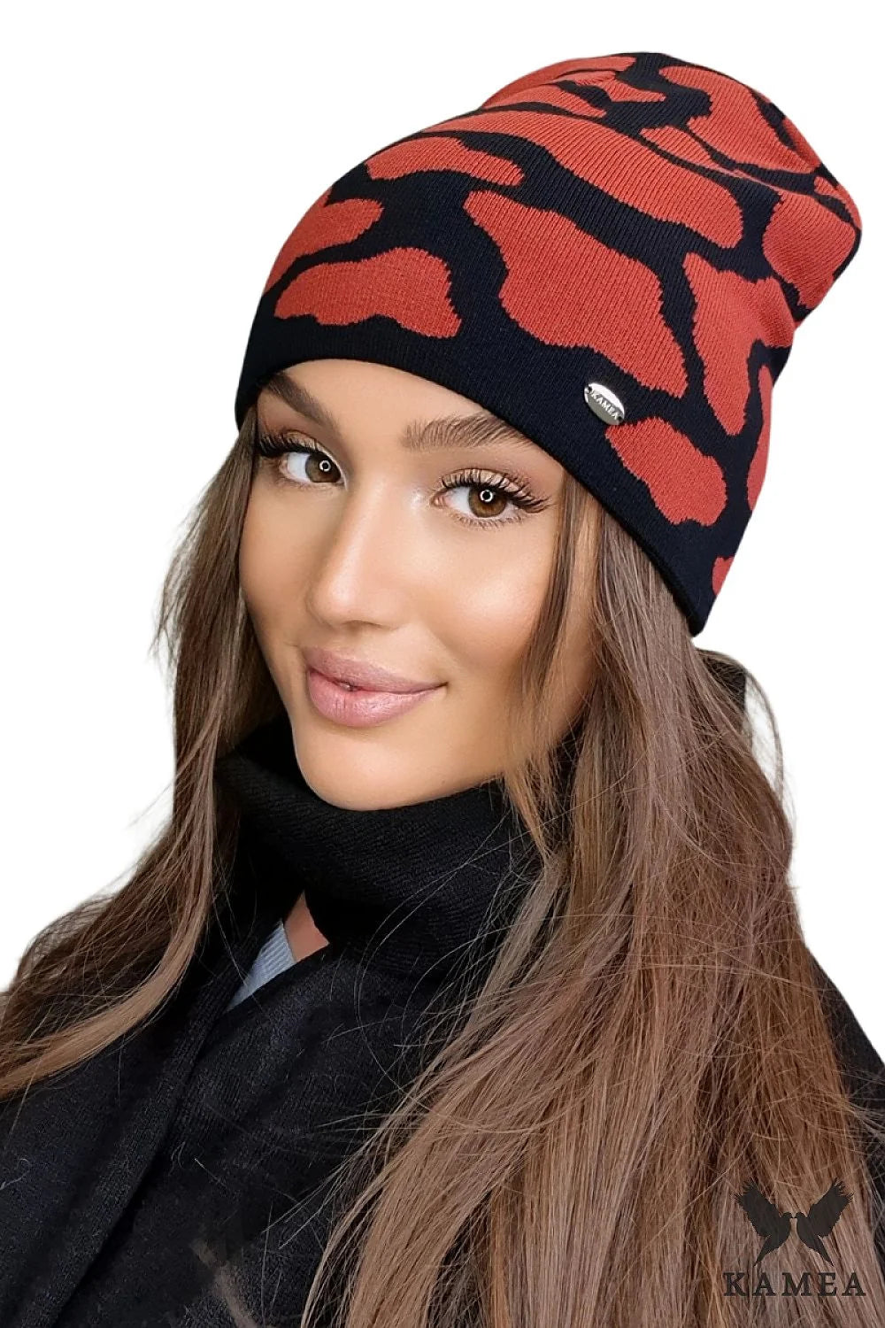 Bonnet femme mode moderne couleurs contrastantes motifs abstraits coupe slouchy matériau doux qualité supérieure