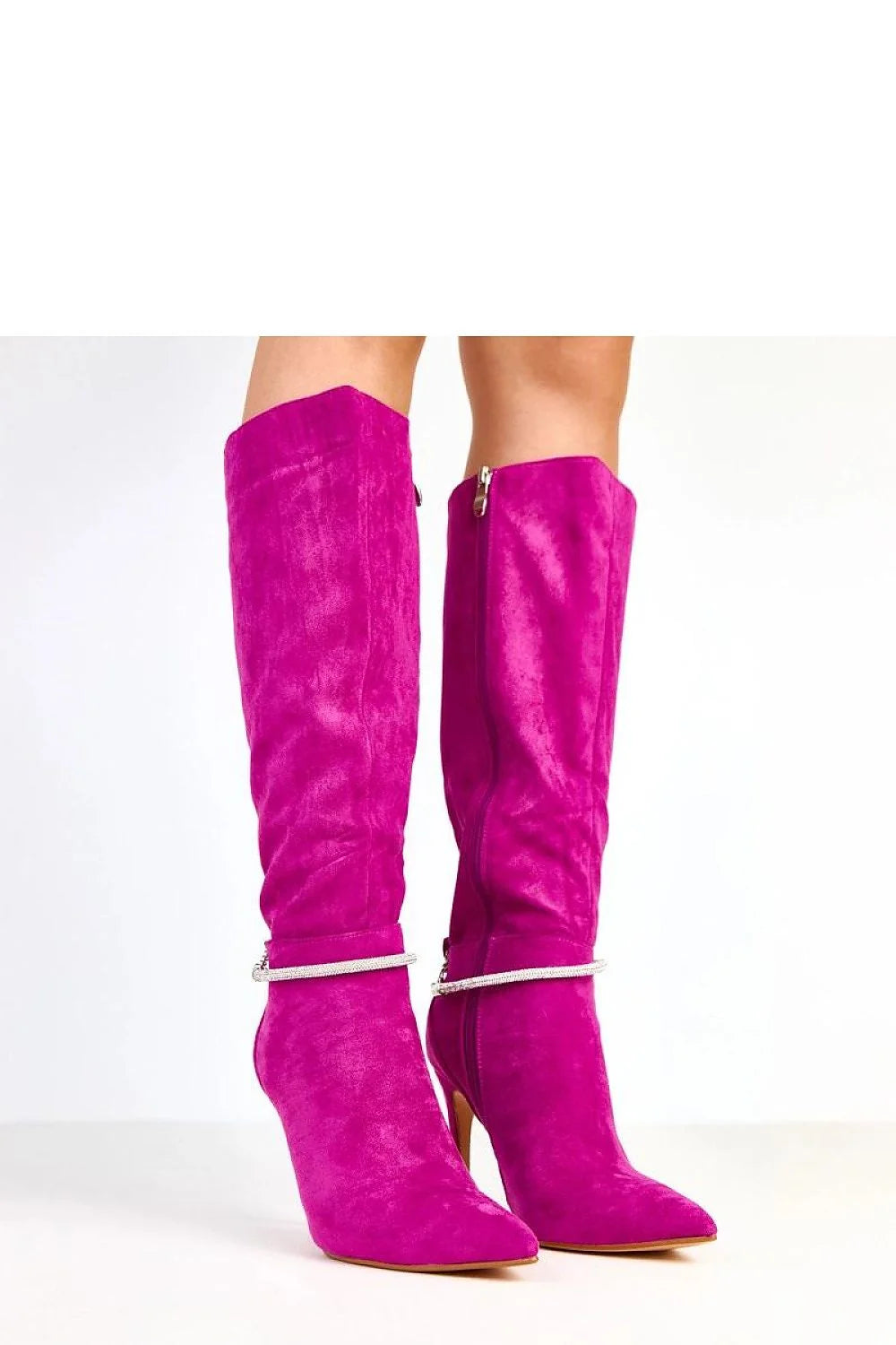 bottes hautes genou femme talon aiguille 10cm suédine fuchsia magenta bout pointu chaîne argentée décorative fermeture éclair intérieure