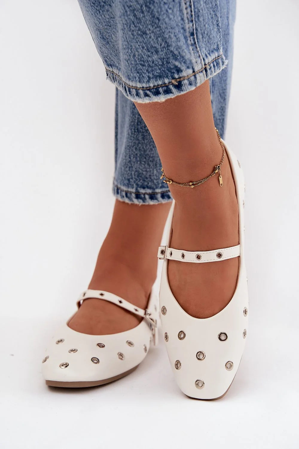 ballerines mary jane femme cuir synthétique blanc bout arrondi semelle antidérapante bride réglable boucle œillets métalliques argentés confortable stylé