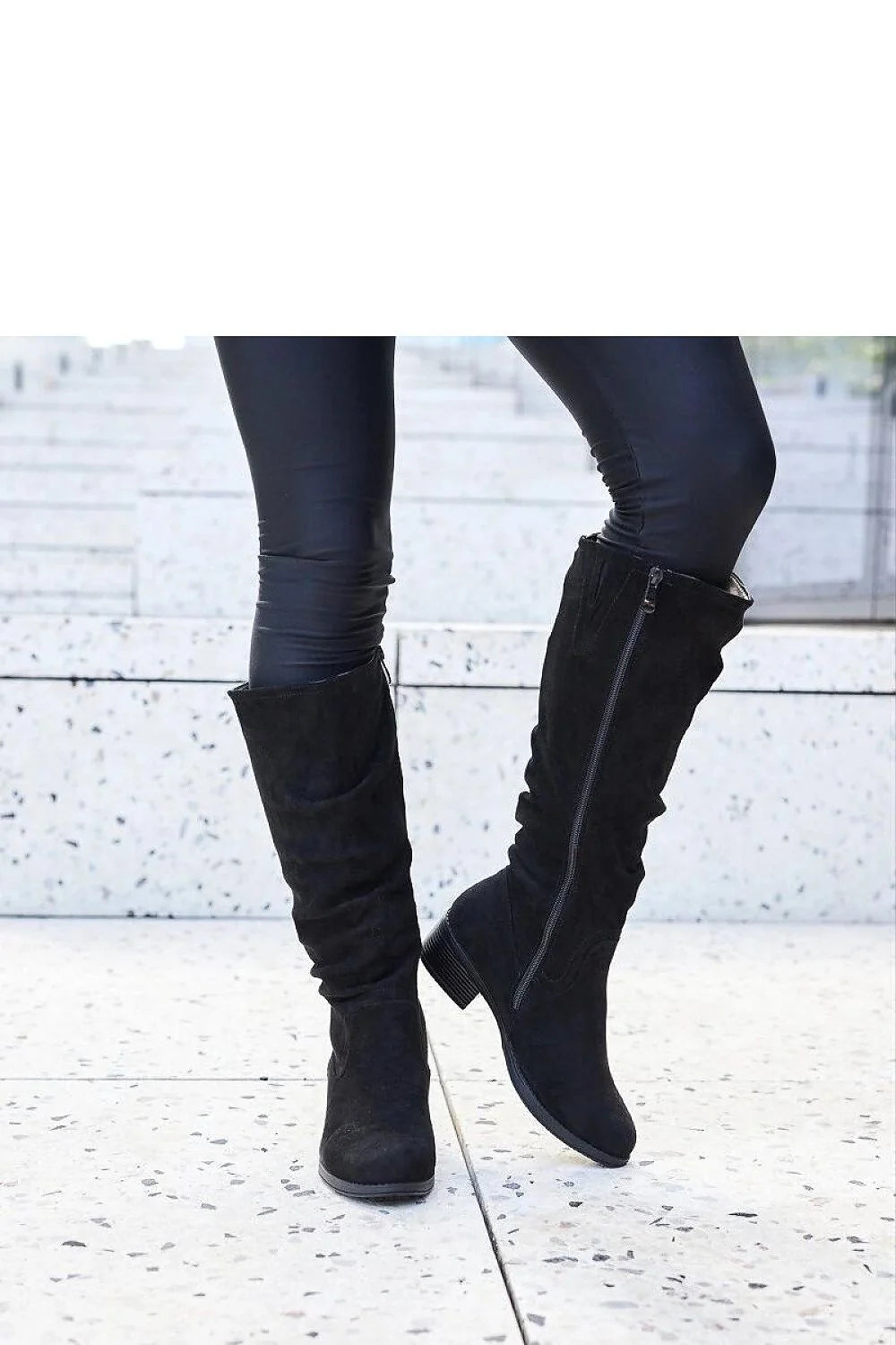 Bottes cuissardes élégantes en éco-suède noir femme, talon bas, coupe ajustée, semelle épaisse, fermeture éclair latérale, style moderne et intemporel