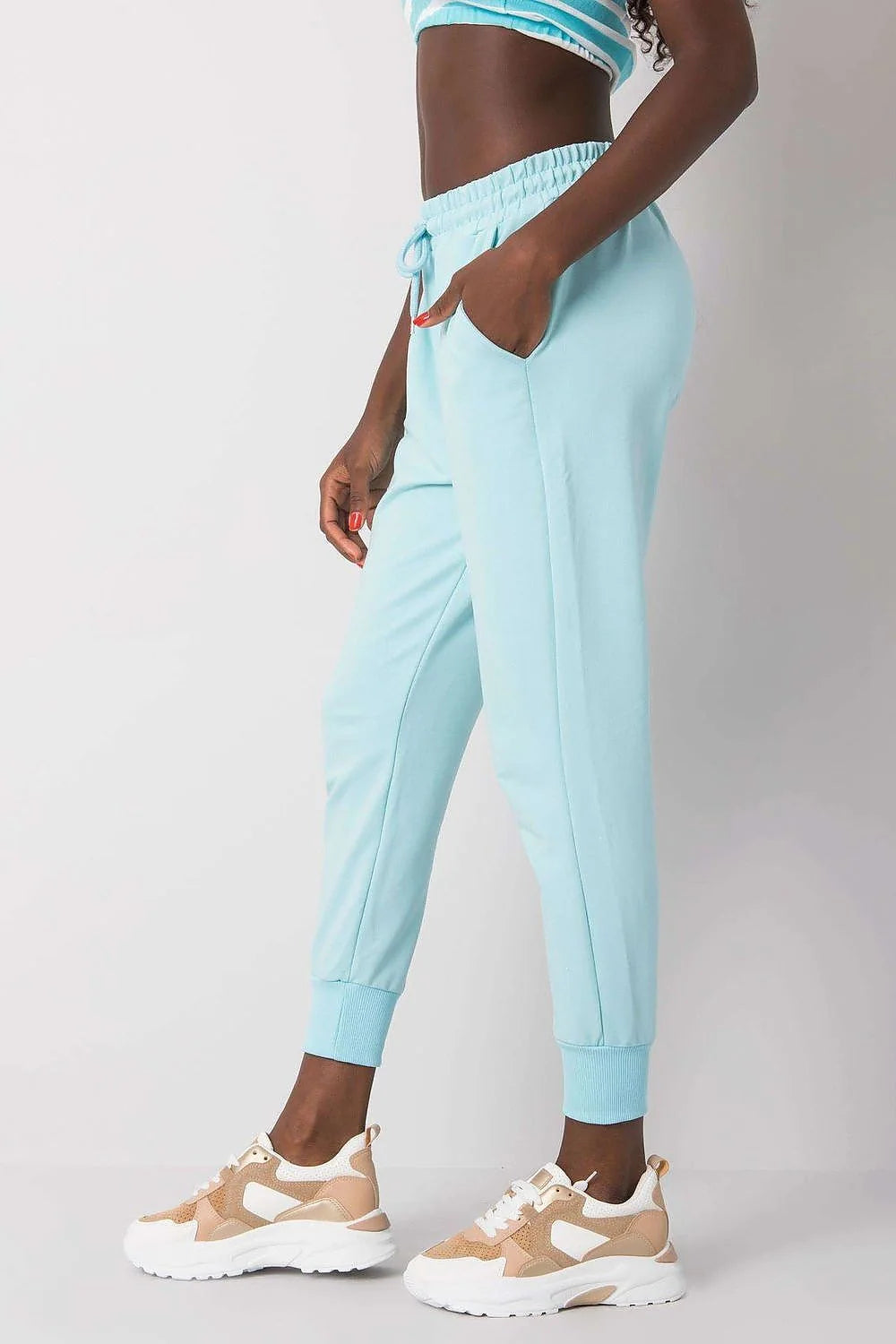 Pantalon survêtement Fancy pour femmes, style moderne, confortable, taille élastique, polyester et coton, poches latérales, finitions côtelées, occasion quotidienne, look sportswear