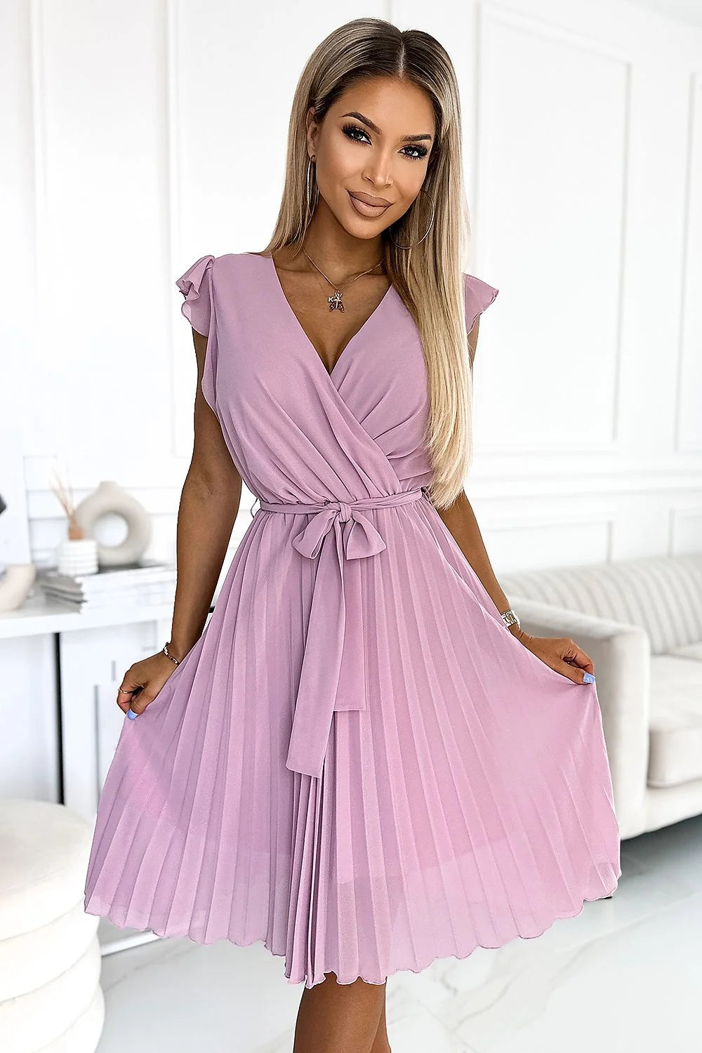 Robe de cocktail Numoco rose pâle en mousseline manches courtes volants encolure V croisée taille ajustable