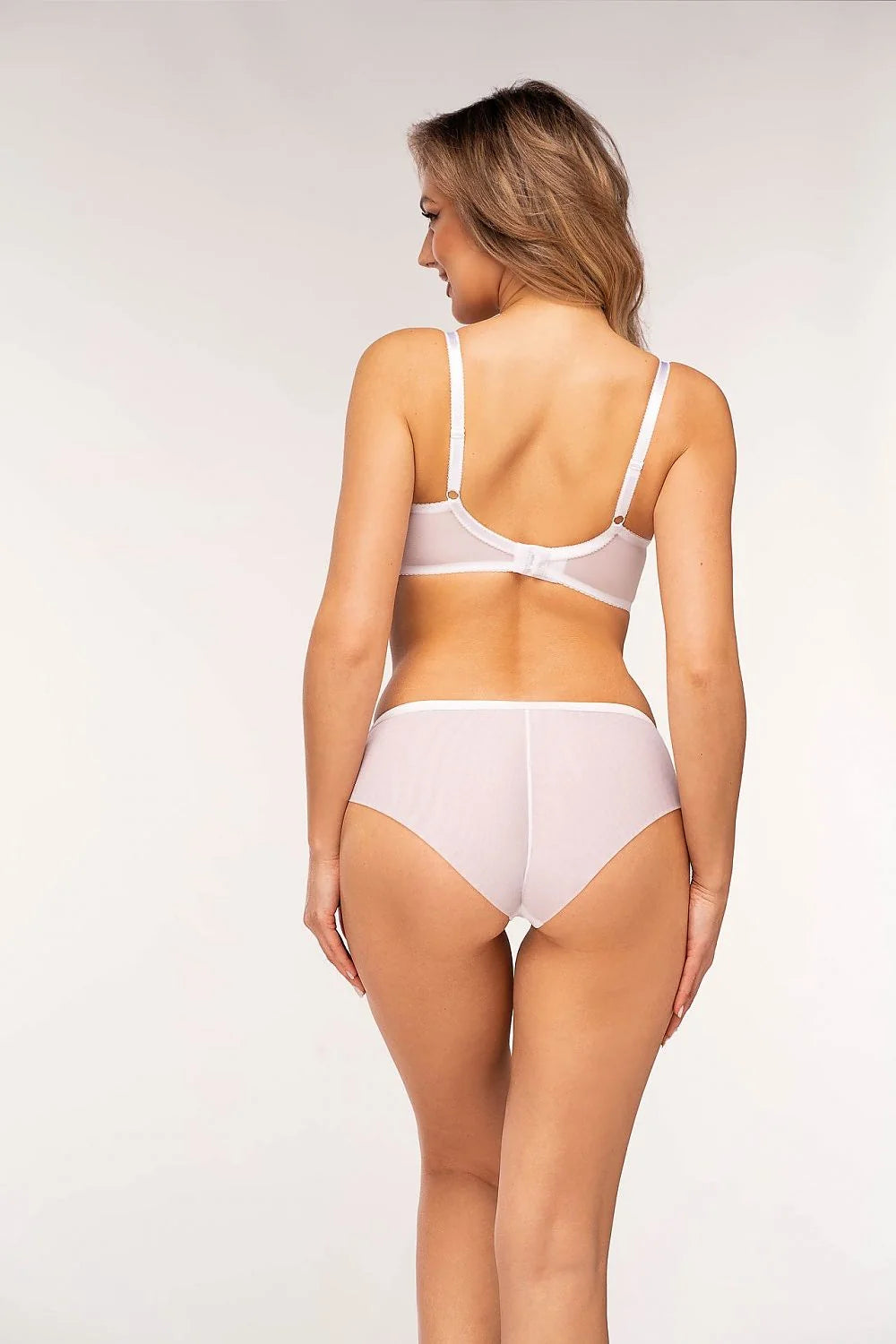 Soutien-gorge et culotte Unikat en dentelle blanche, échancré, tulle, coton, élasthanne, ajustable, confort, féminin, mode intime, lingerie élégante, femme