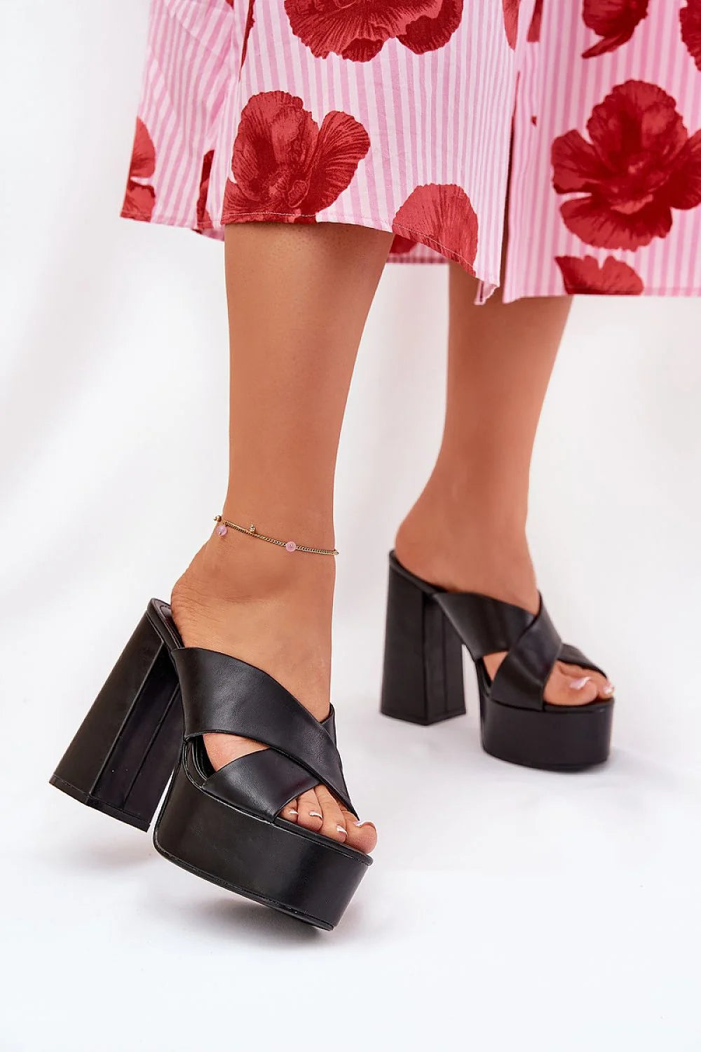 Mules femmes talon block plateforme simili cuir noir design moderne audacieux style élégant confortable été soirées