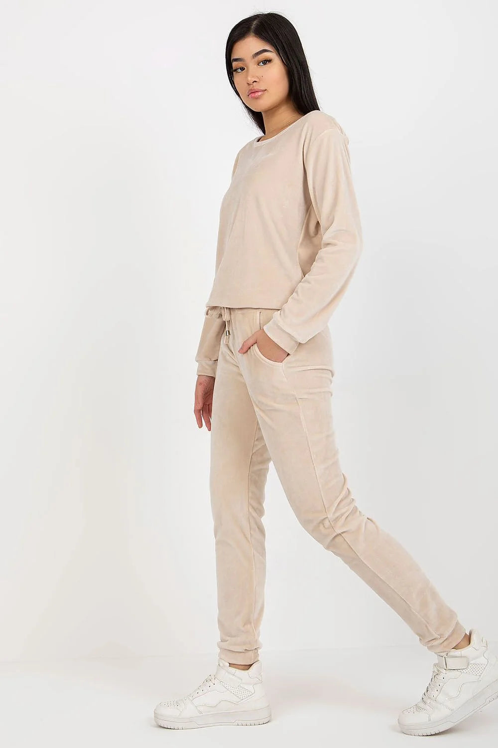 ensemble femme moderne velours oversize blouse pantalon manches longues coupe ample jogger fuselé taille élastique bas resserré beige