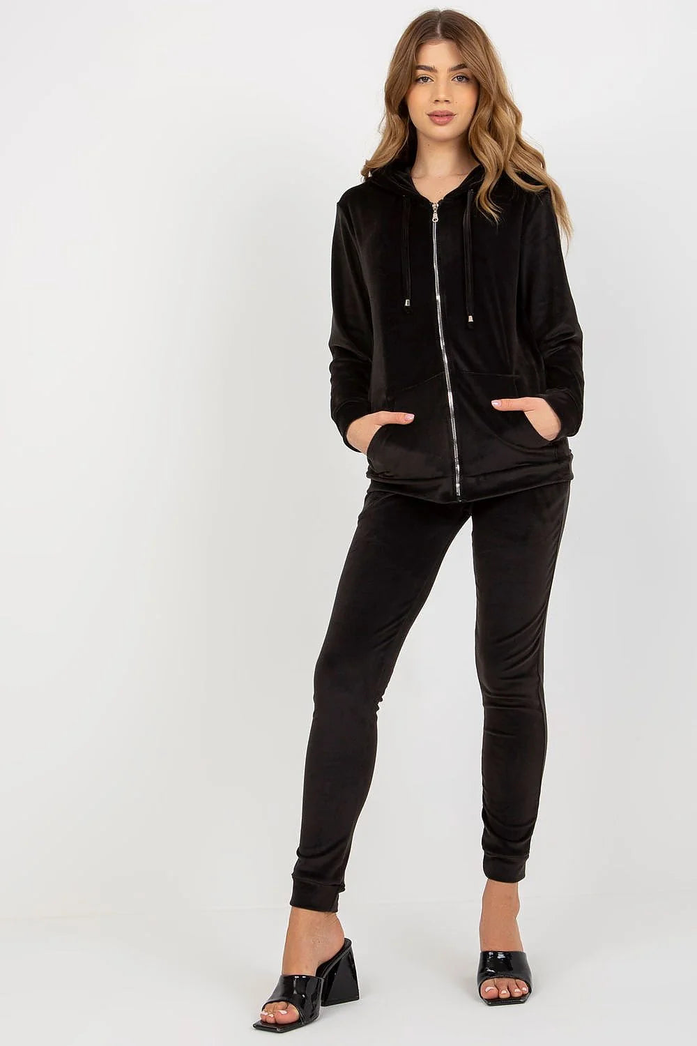 ensemble velours noir hoodie zippé capuche réglable cordon poches zippées pantalon legging slim ajusté cheville élastique