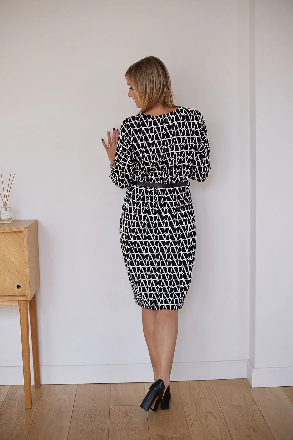 Robe de jour élégante motif grille noir et blanc manches 3/4 ceinture élastique jersey jacquard femmes matures