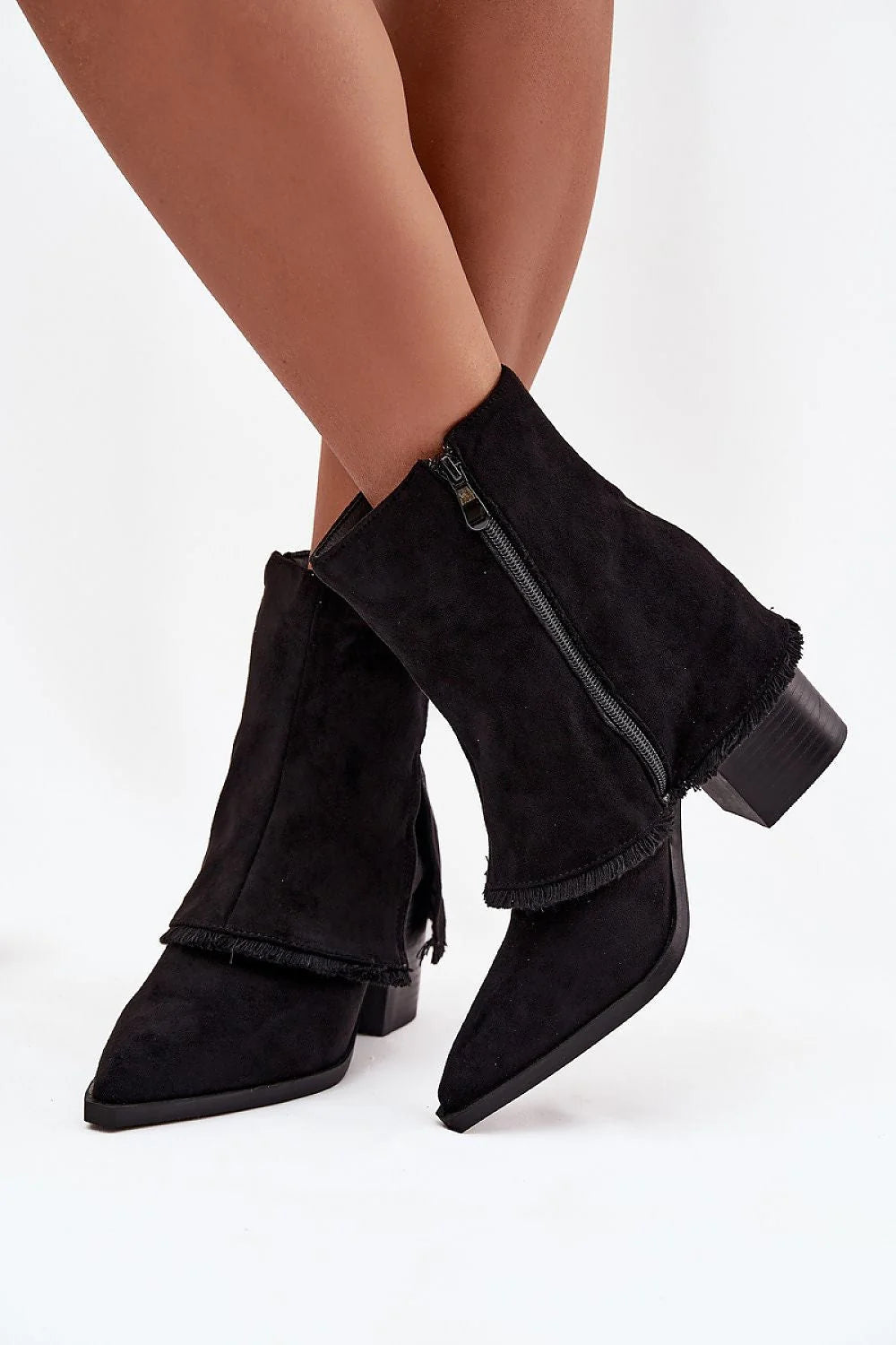 bottines femme suède noir cheville bout pointu talon pilier 9 cm stable silhouette affinée confort semelle rabat frangé hiver élégant