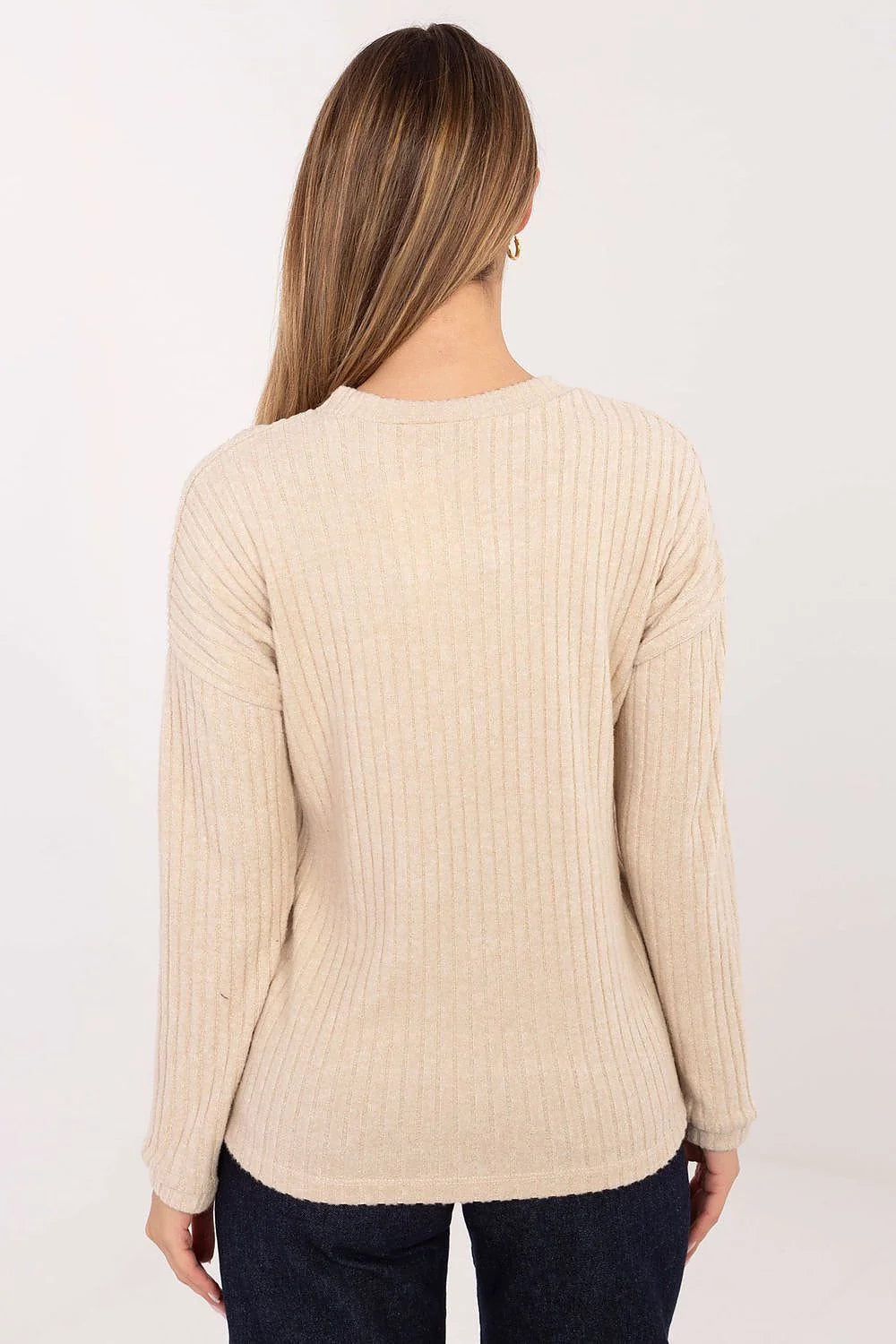 pull femme maille côtelée beige col rond manches longues coupe décontractée tricot doux confortable léger stretch badge doré