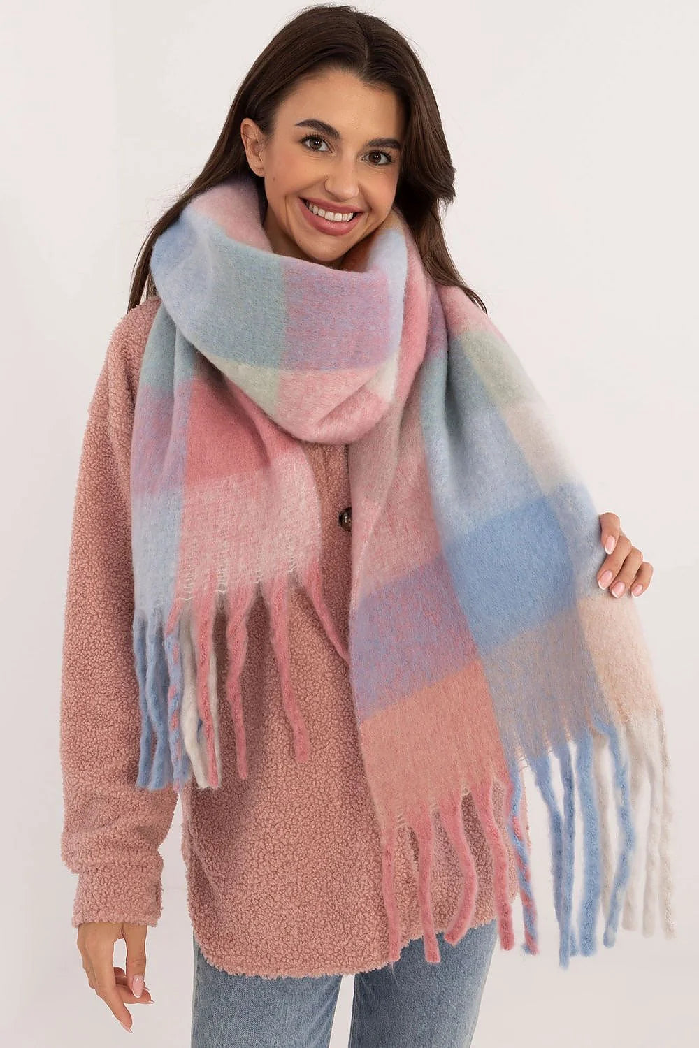Écharpe femme en mélange laine mohair doux motif carreaux pastel rose bleu vert beige franges longues
