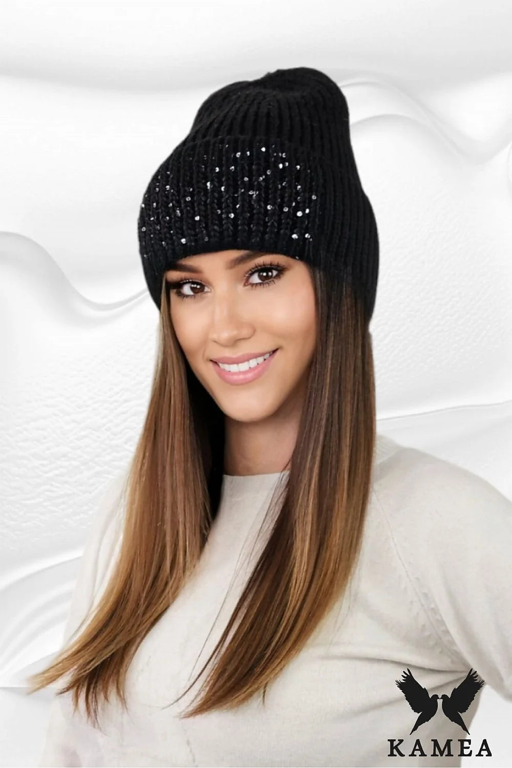 Bonnet d'hiver pour femme en laine et acrylique, style contemporain, couleur noire, finitions élégantes, Kamea