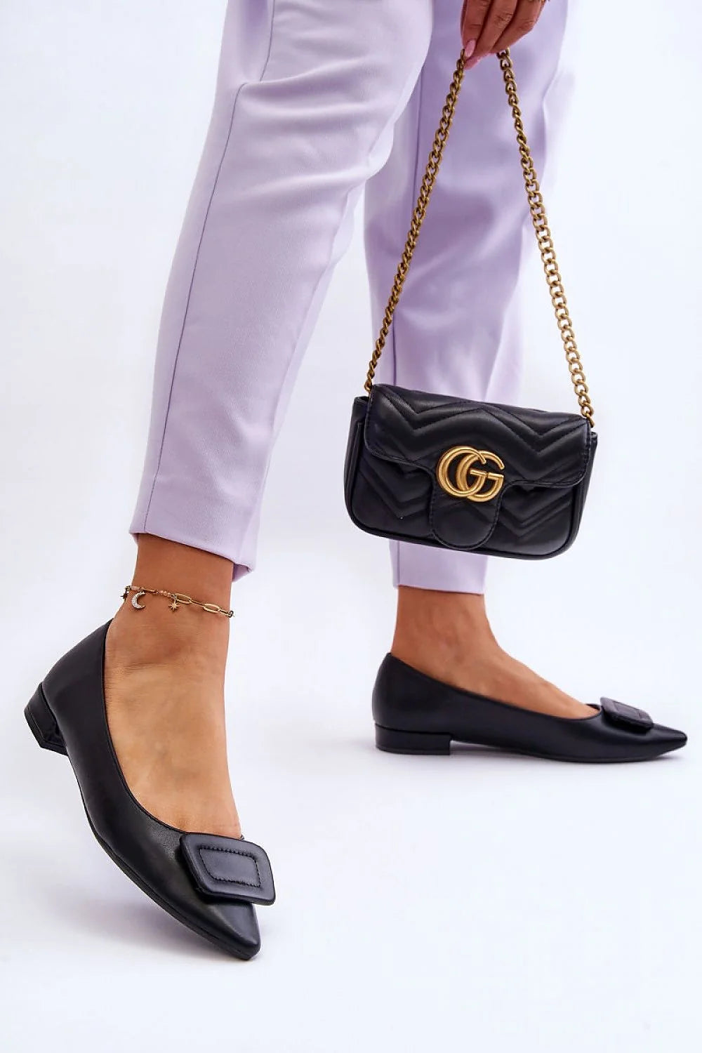 ballerines classiques élégantes femme similicuir noir bout pointu talon bas carré boucle matelassée minimaliste chic confortable rembourrée semelle