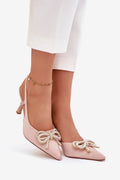 escarpins femme slingback satin rose poudré bout pointu talon moyen biseauté silhouette élancée nœud bijou perles zircons scintillants satinée cérémonie