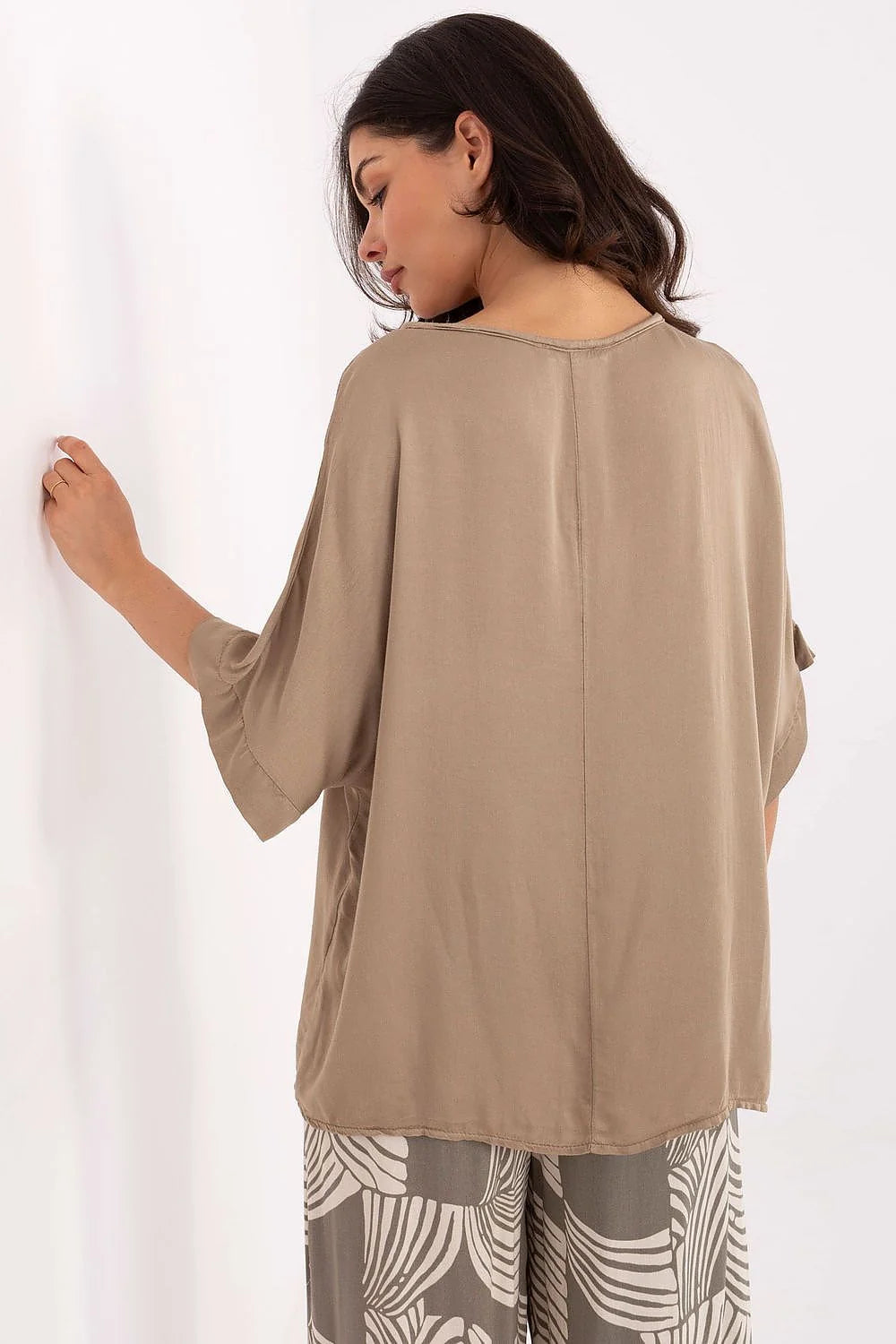 Chemisier fluide pour femme couleur taupe style moderne manches chauve-souris col V profond coupe ample tissu doux viscosé 100%