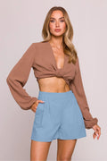 Haut crop top noué en V et short ample en coton bleu clair femme style chic décontracté été