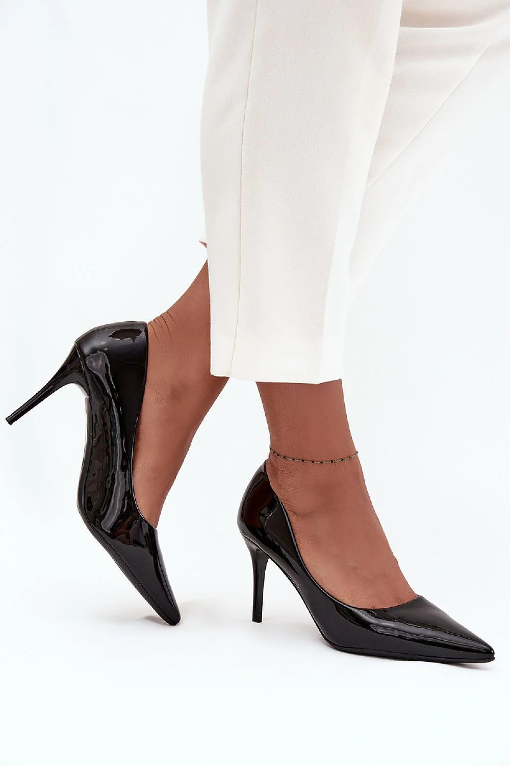 escarpins femme cuir verni noir bout pointu silhouette élancée slipon sans bride talon aiguille élégant polyvalent bureau soirée chic