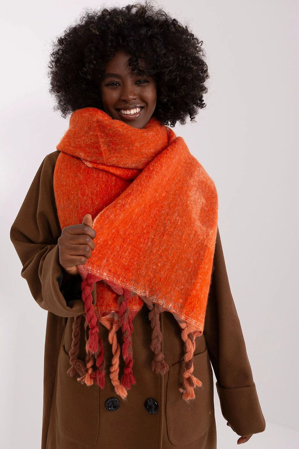 Écharpe pour femme longue à rayures décoratives et motifs intéressants châles automne-hiver polyester résistant pompons légèreté