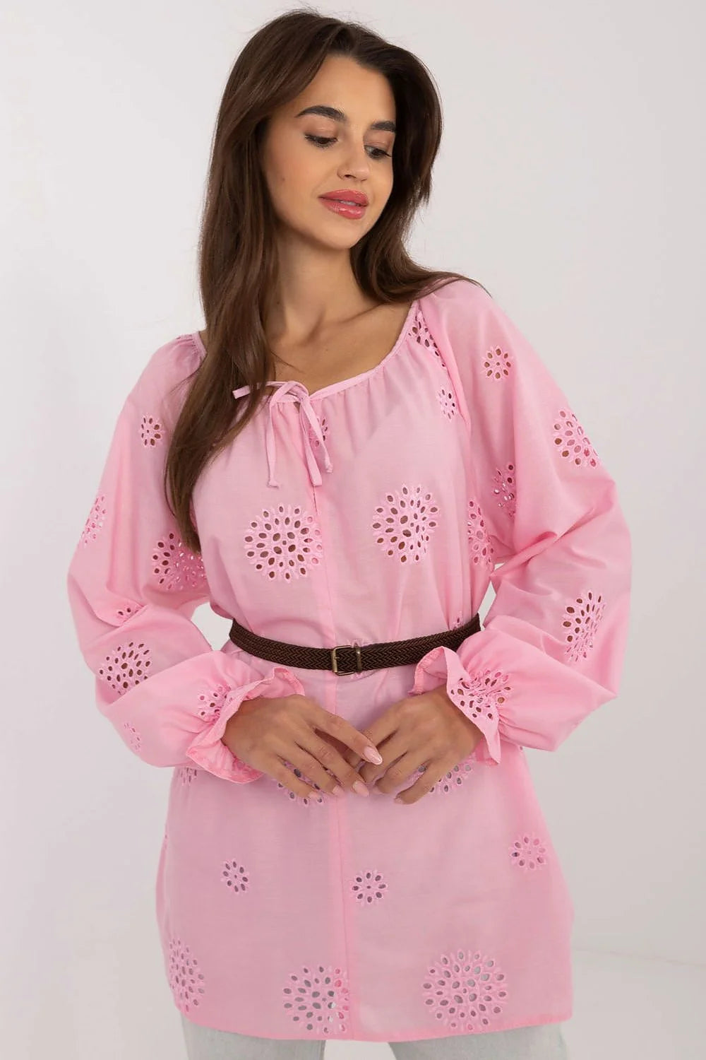 Tunique bohème rose clair pour femmes en coton dentelle motifs circulaires manches longues élastiques poignets cordon ajustement ceinture tressée été décontractée élégante