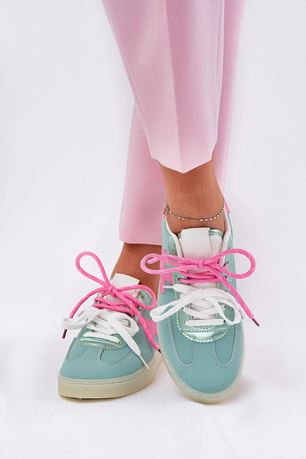 Chaussures de sport Step in style pour femme style sportif design moderne couleur vert pastel et rose vif semelle confortable cuir éco-responsable