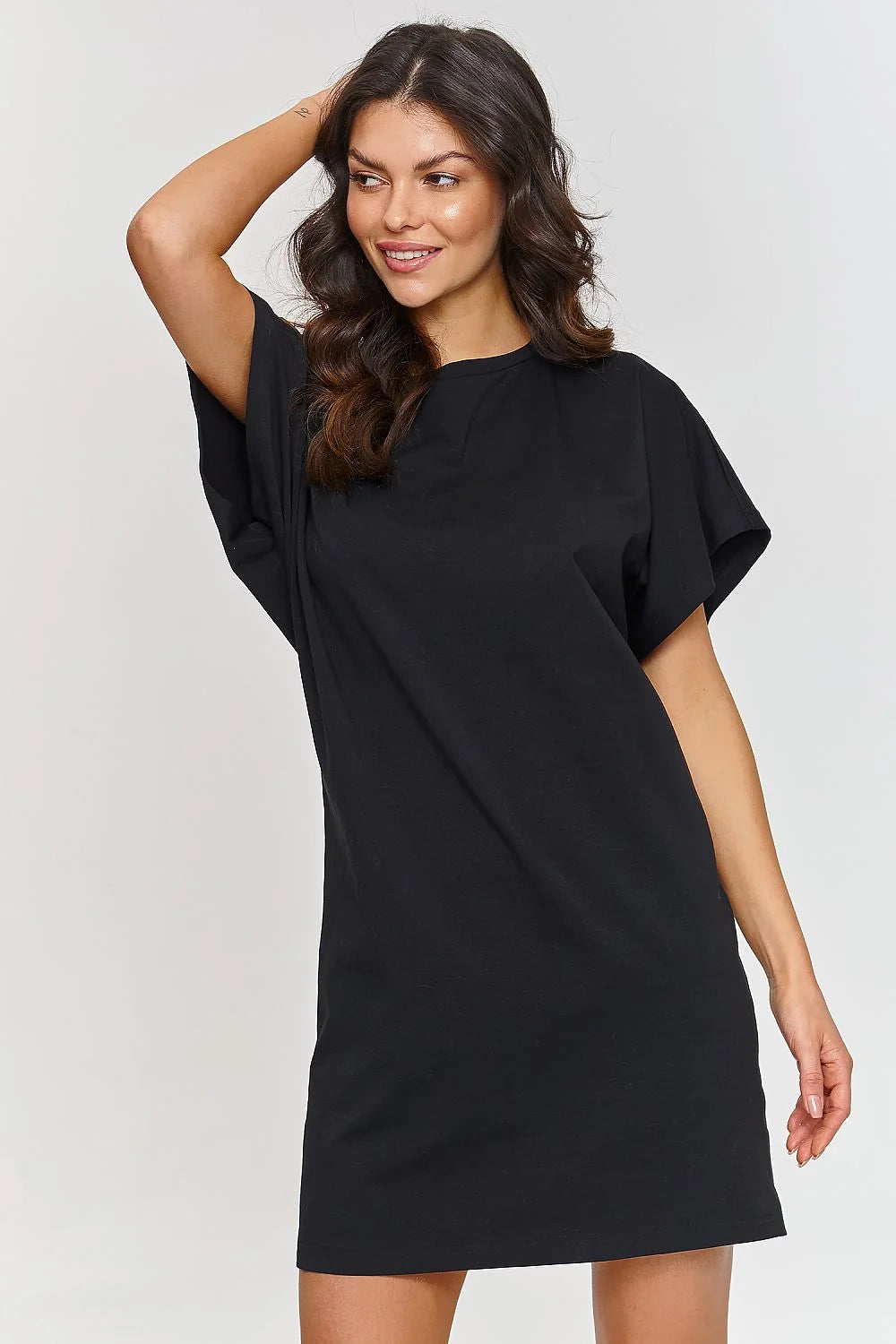 Robe de jour Makadamia en coton chemise minimaliste noire manches courtes col rond coupe ample femmes