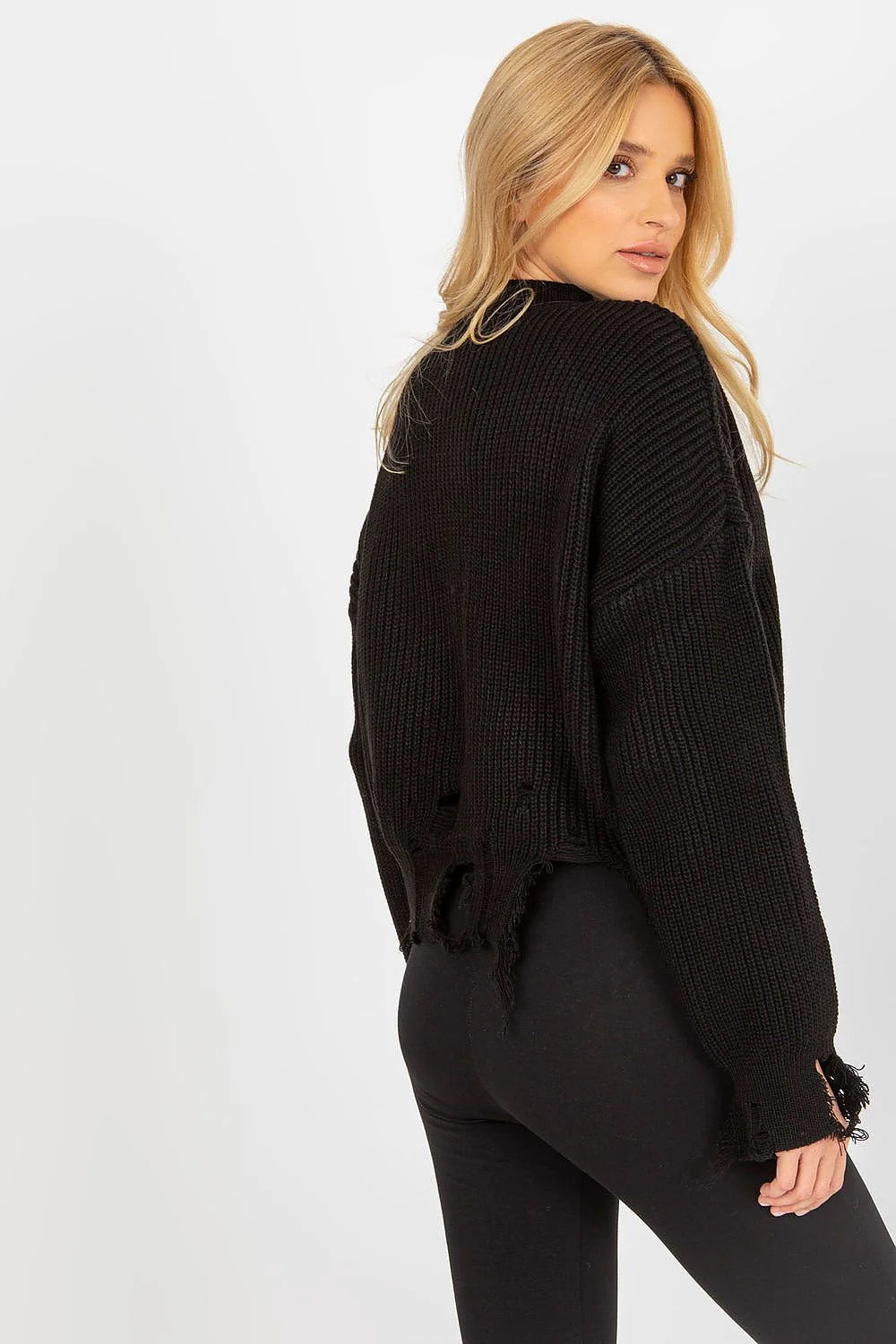 Chandail ample en laine noire pour femme, style moderne, manches longues, coupe asymétrique, finitions usées, tendance urbaine, Paris