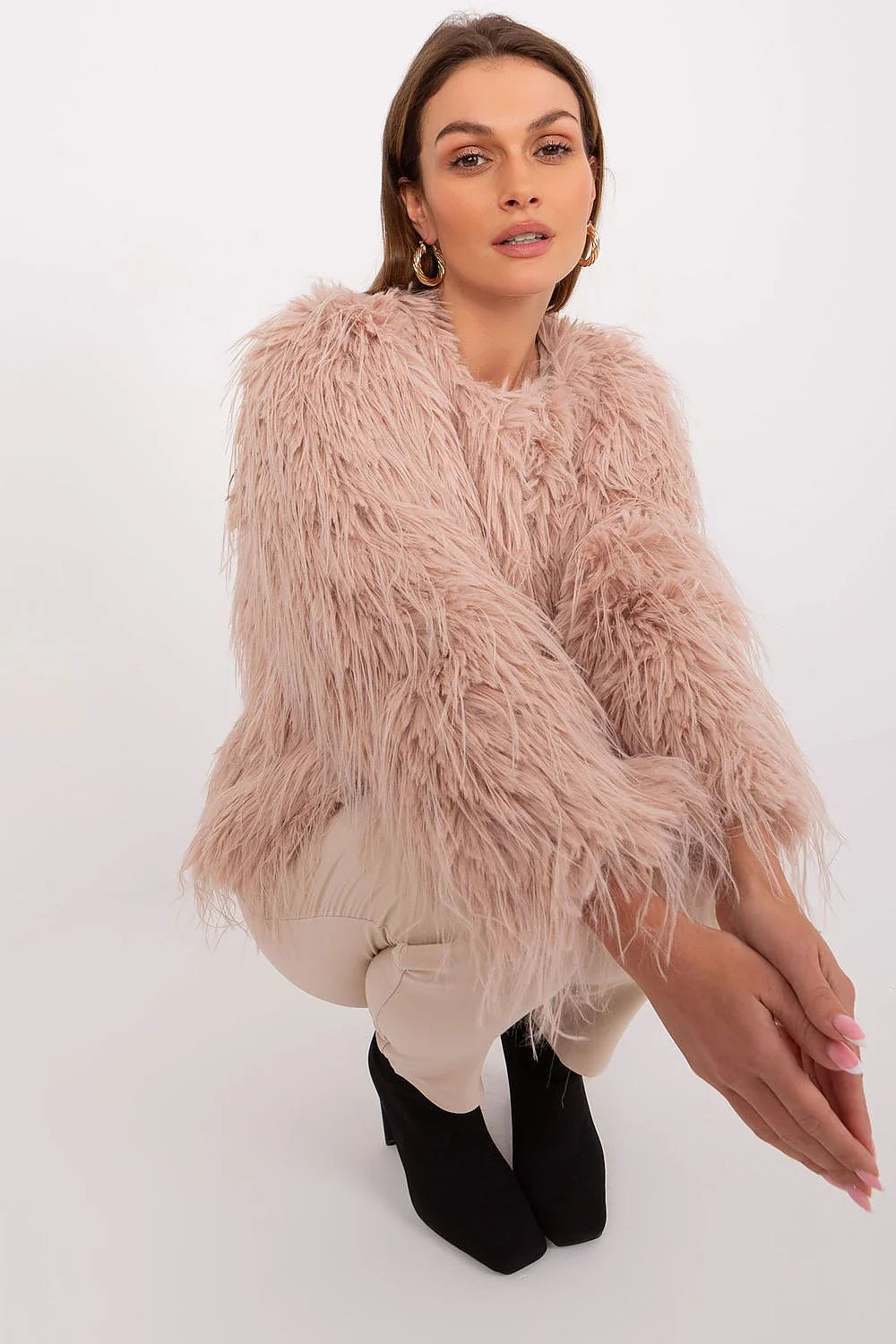 Veste en fausse fourrure rose pâle courte coupe droite manches longues fermeture discrète pour femmes
