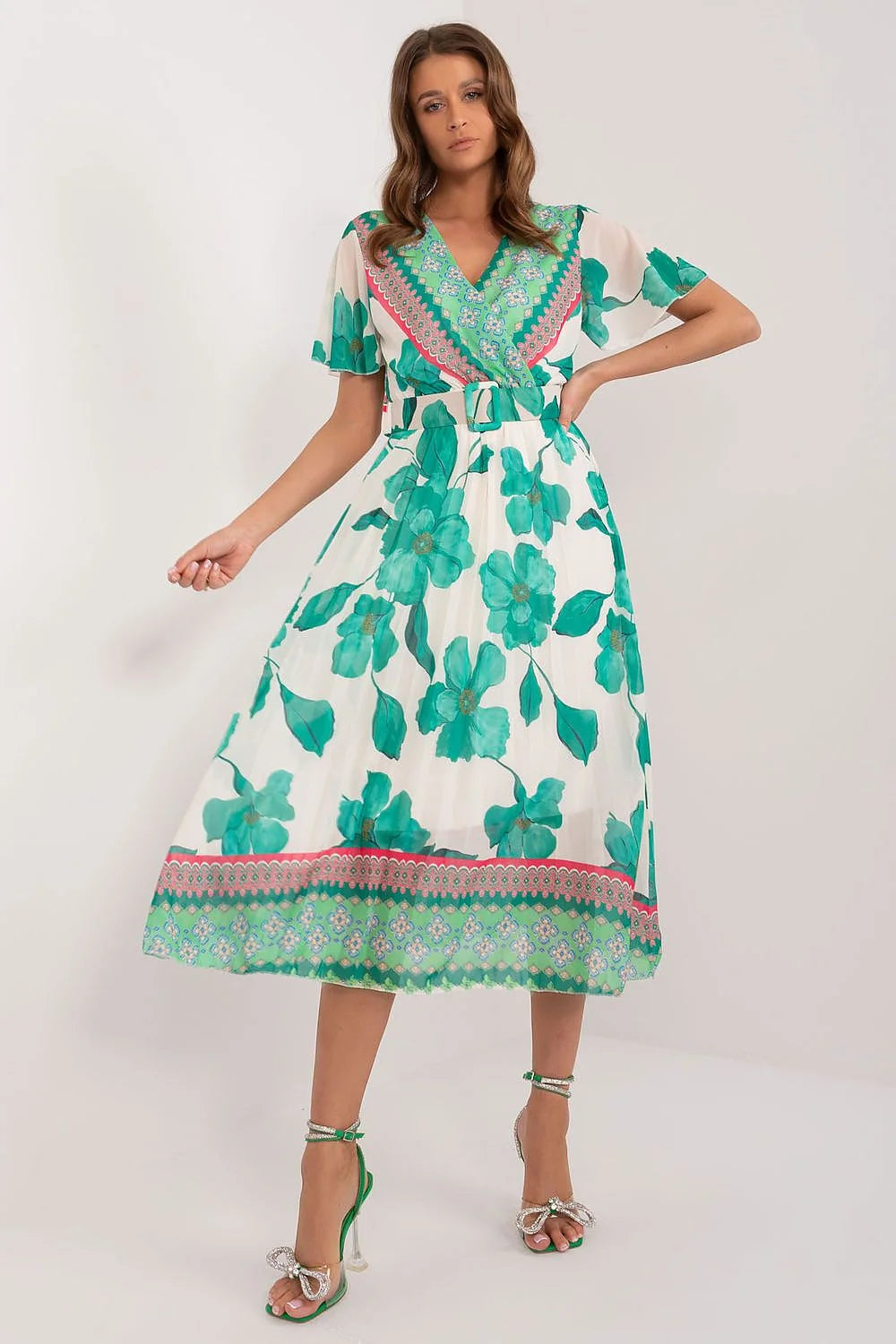 robe midi fleurie cintrée ceinture décolleté V manches courtes volantées voile léger fluide plissé imprimé vert émeraude