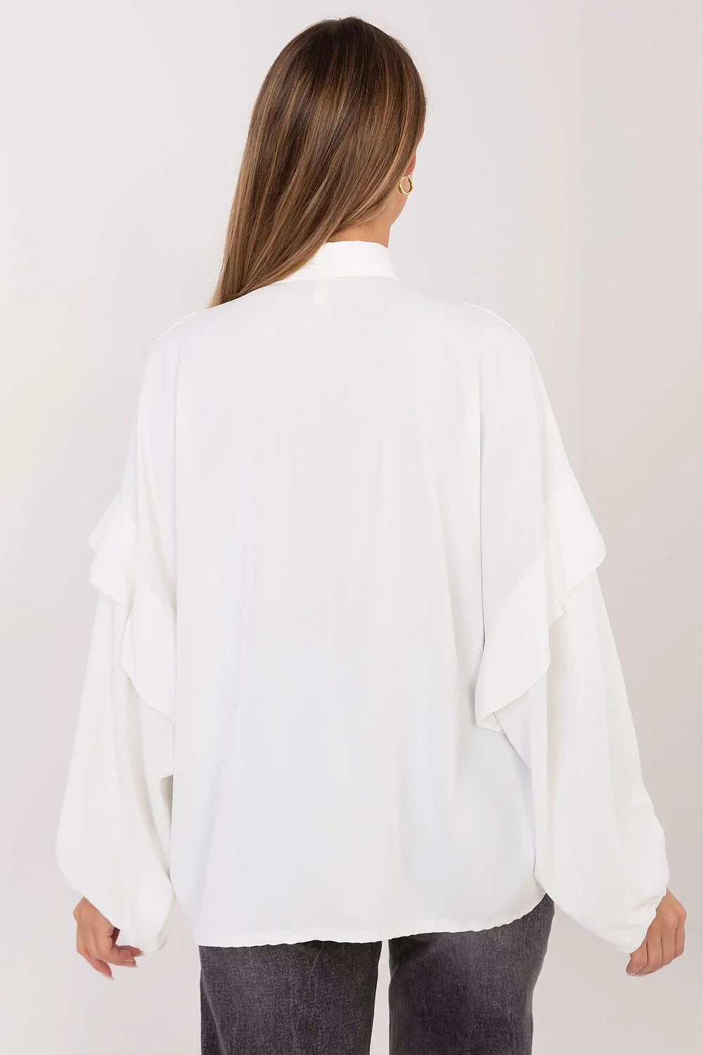 chemise femme sans col blanche pussybow nouée manches ballon longues volant subtil poignets élastiqués boutonnage devant fluide légère polyester polyvalente