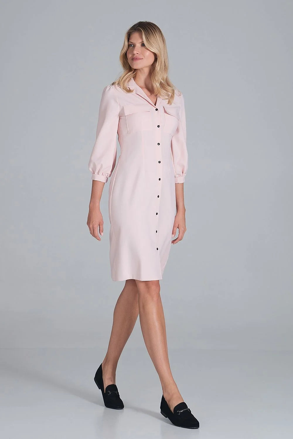 robe chemise midi beige polyester coupe semi ajustée col revers manches troisquarts bouffantes poignets boutonnés poches poitrine boutons noirs