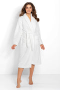 Peignoir Momenti Per Me pour femmes, style classique, col châle, manches longues, ceinture incluse, microfibre douce, couleur blanche, confortable, après-bain, détente maison