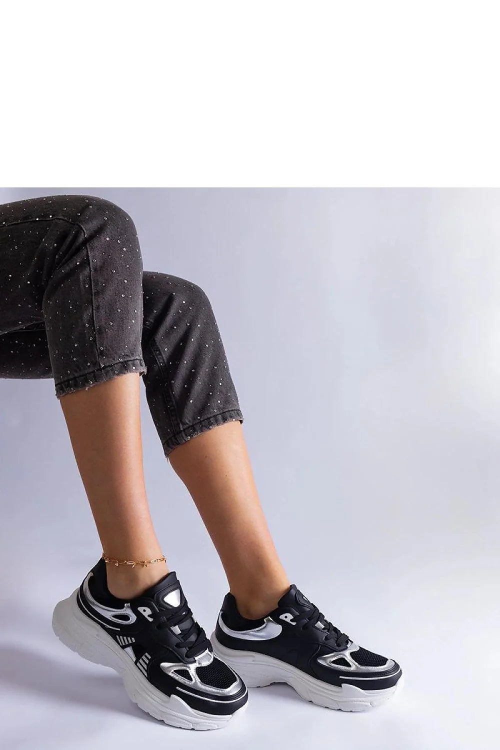 Baskets cuir synthétique modernes confortables semelle épaisse pour femmes élégantes et sportives au quotidien